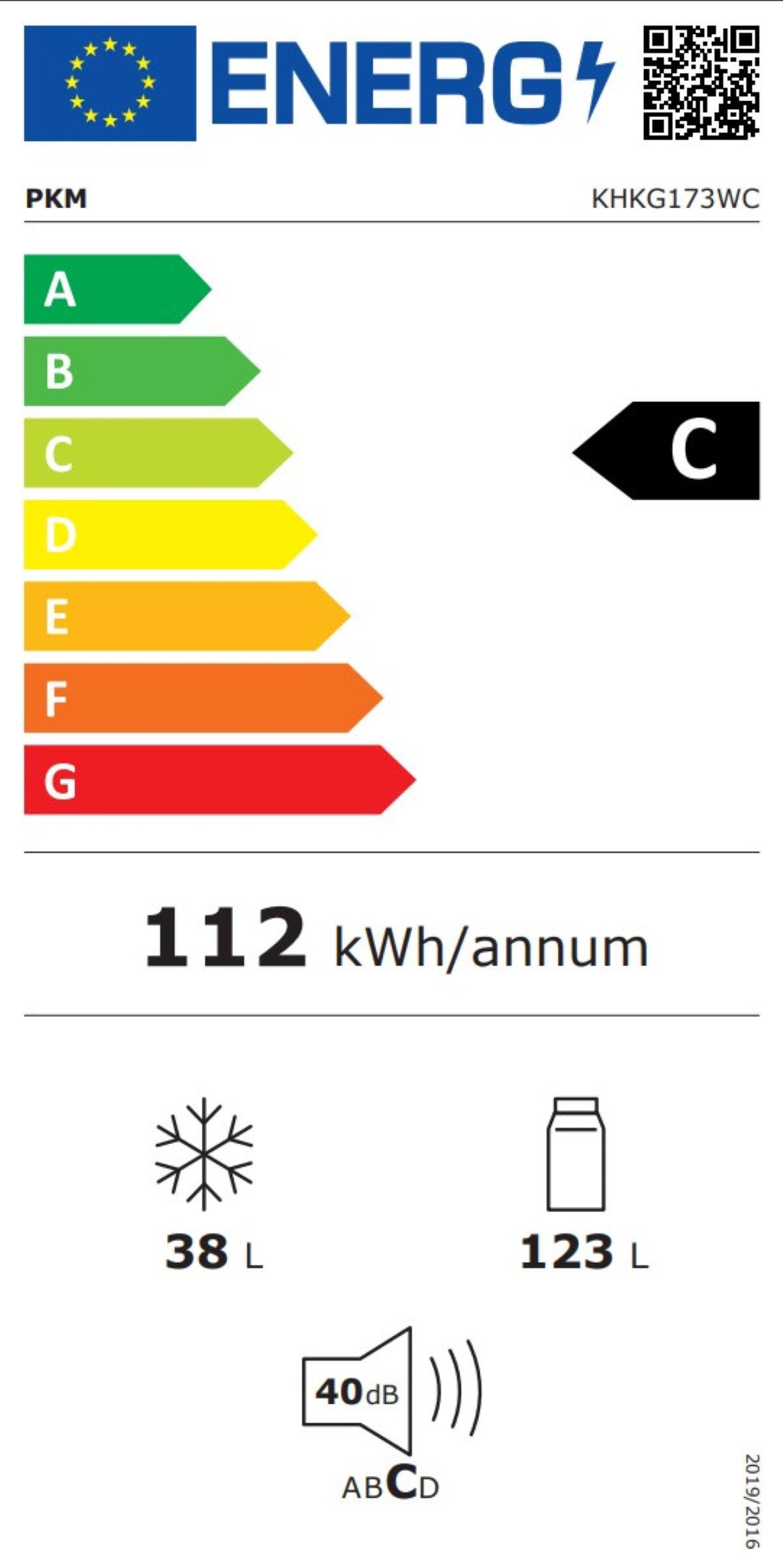 Energielabel mit Effizienzklasse C. Zeigt Energieverbrauch (112 kWh/Jahr) und Volumen für Kühl- und Gefrierschrank.