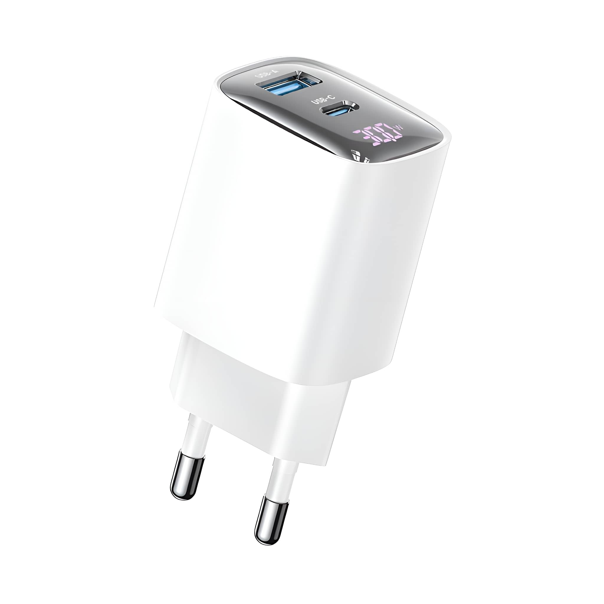 Weißes Wandladegerät mit USB- und USB-C-Anschlüssen und digitaler Spannungsanzeige.