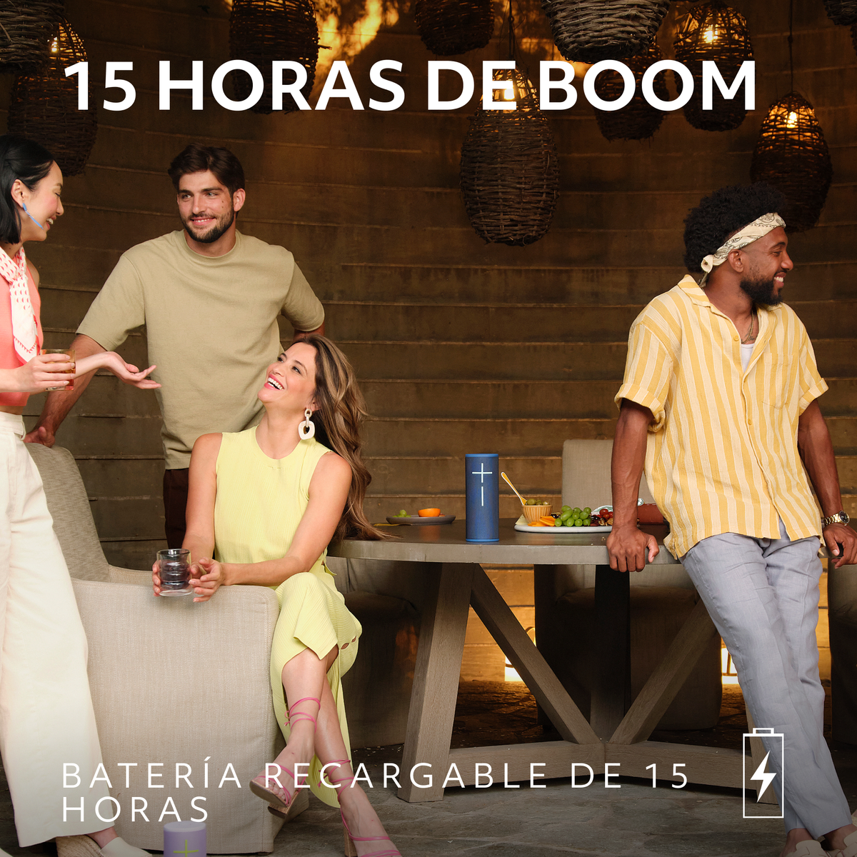 Grupa ludzi wokół stołu. Tekst na obrazie mówi '15 godzin boom'.