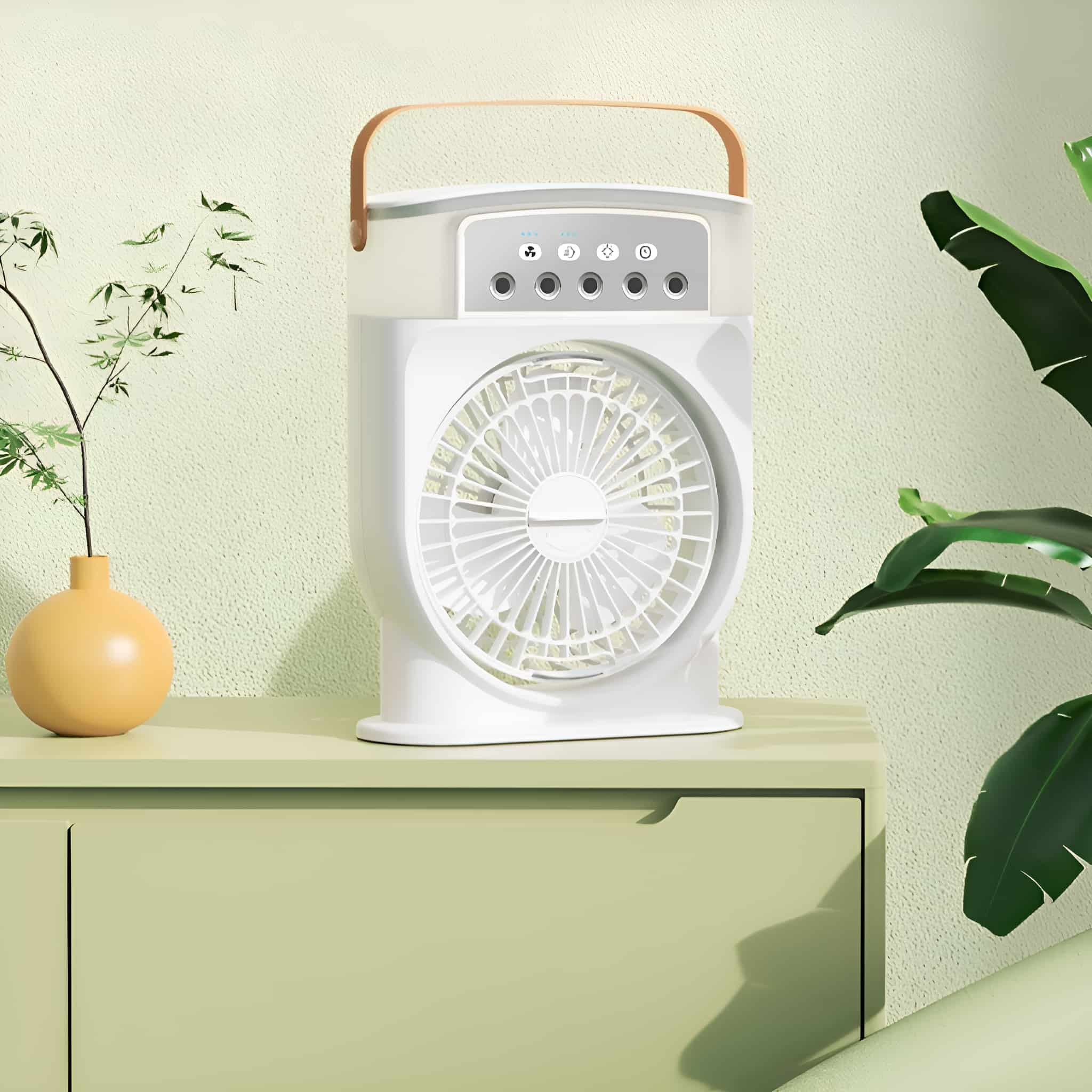 Ein weißer tragbarer Ventilator mit Holzgriff, mit Bedientasten und einer Vase auf der linken Seite.