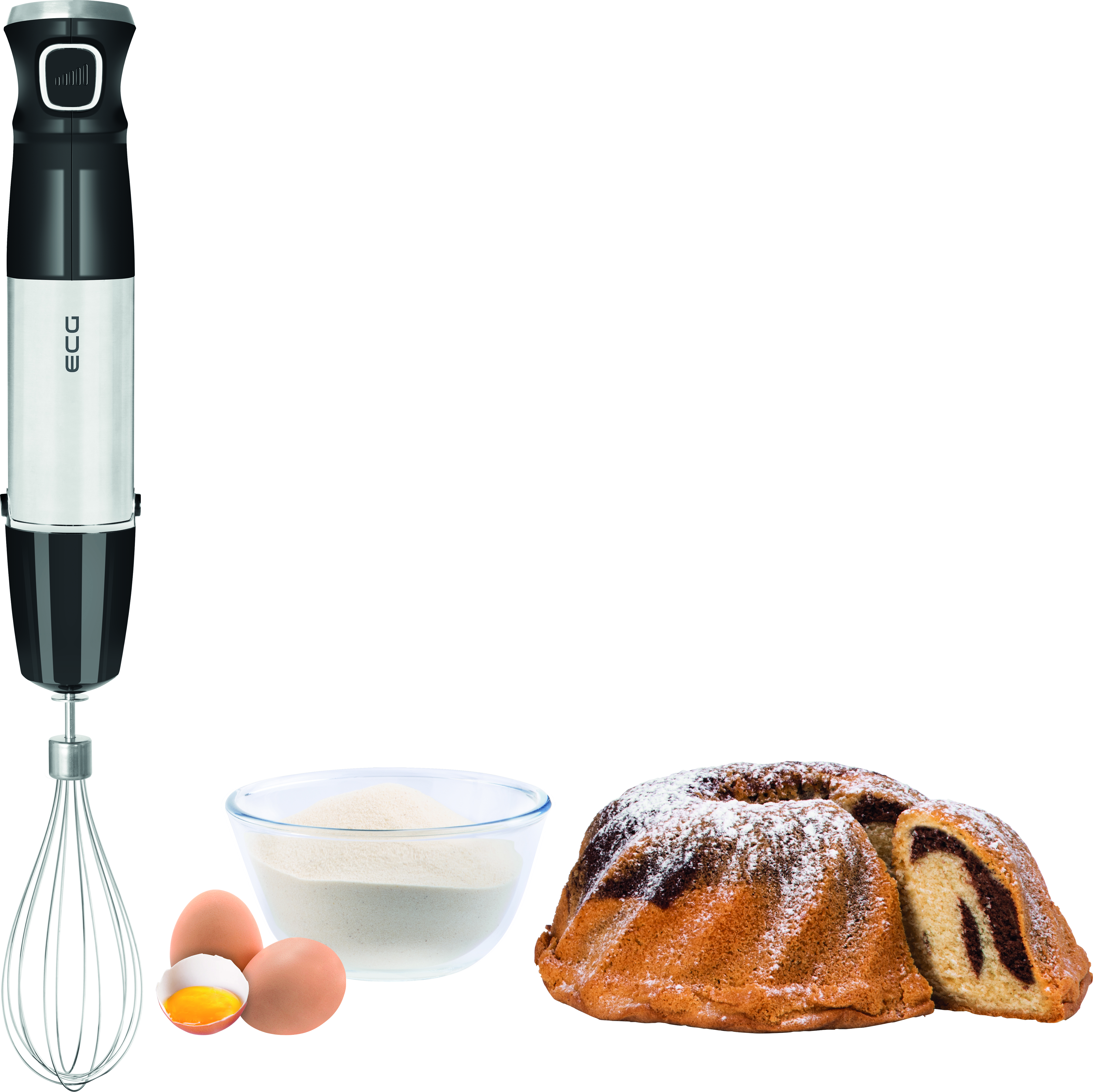 Ein Stabmixer, Eier, Mehl und ein Kuchen. Der Kuchen ist angeschnitten, um die Füllung zu zeigen. Weißer Hintergrund.