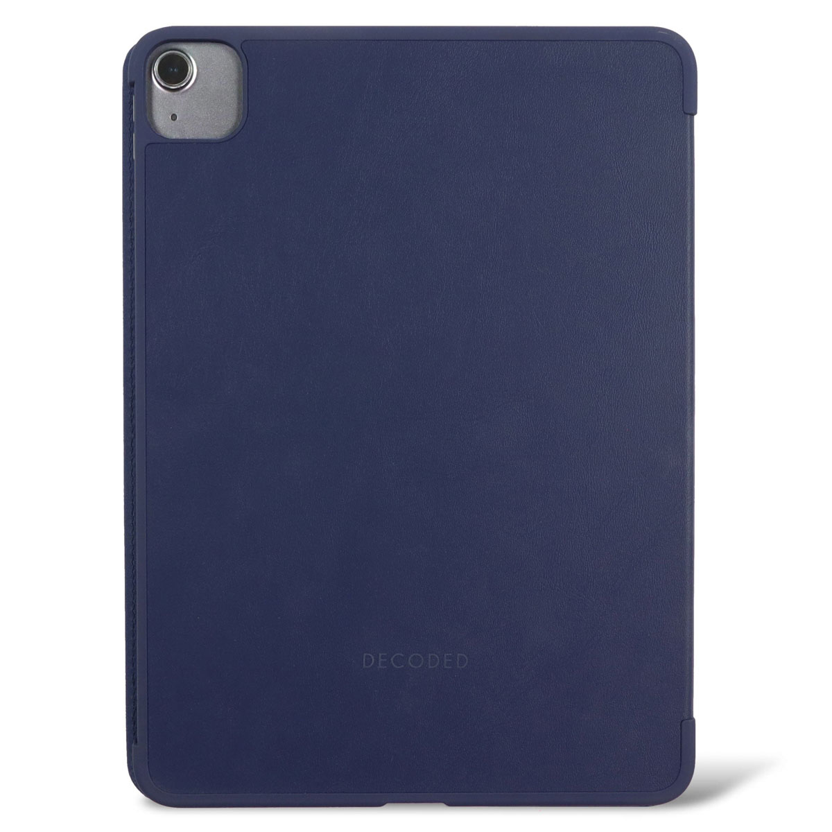 Una custodia per tablet blu navy con un ritaglio per la fotocamera. La custodia è chiusa.