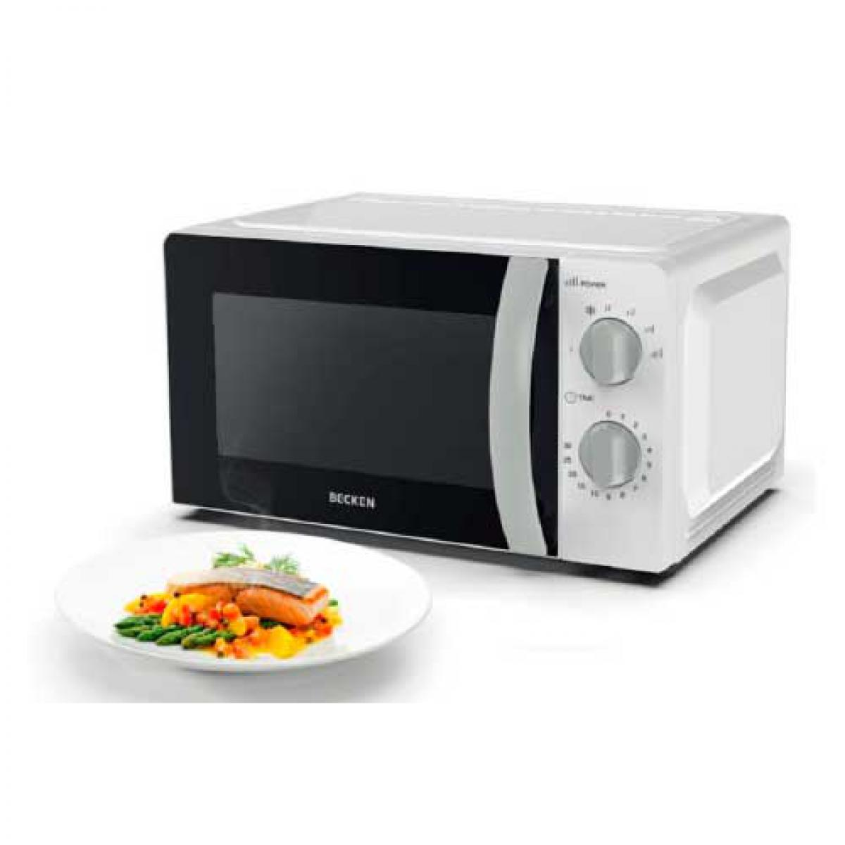 Horno microondas blanco con puerta negra y panel de control sobre fondo blanco.