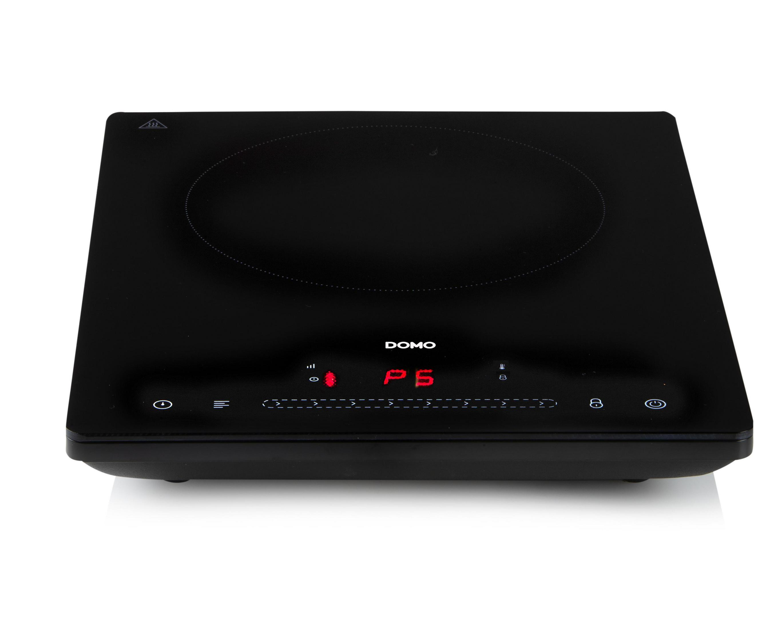 Czarna płyta indukcyjna z wyświetlaczem cyfrowym 'P 6'. Widoczne logo DOMO.
