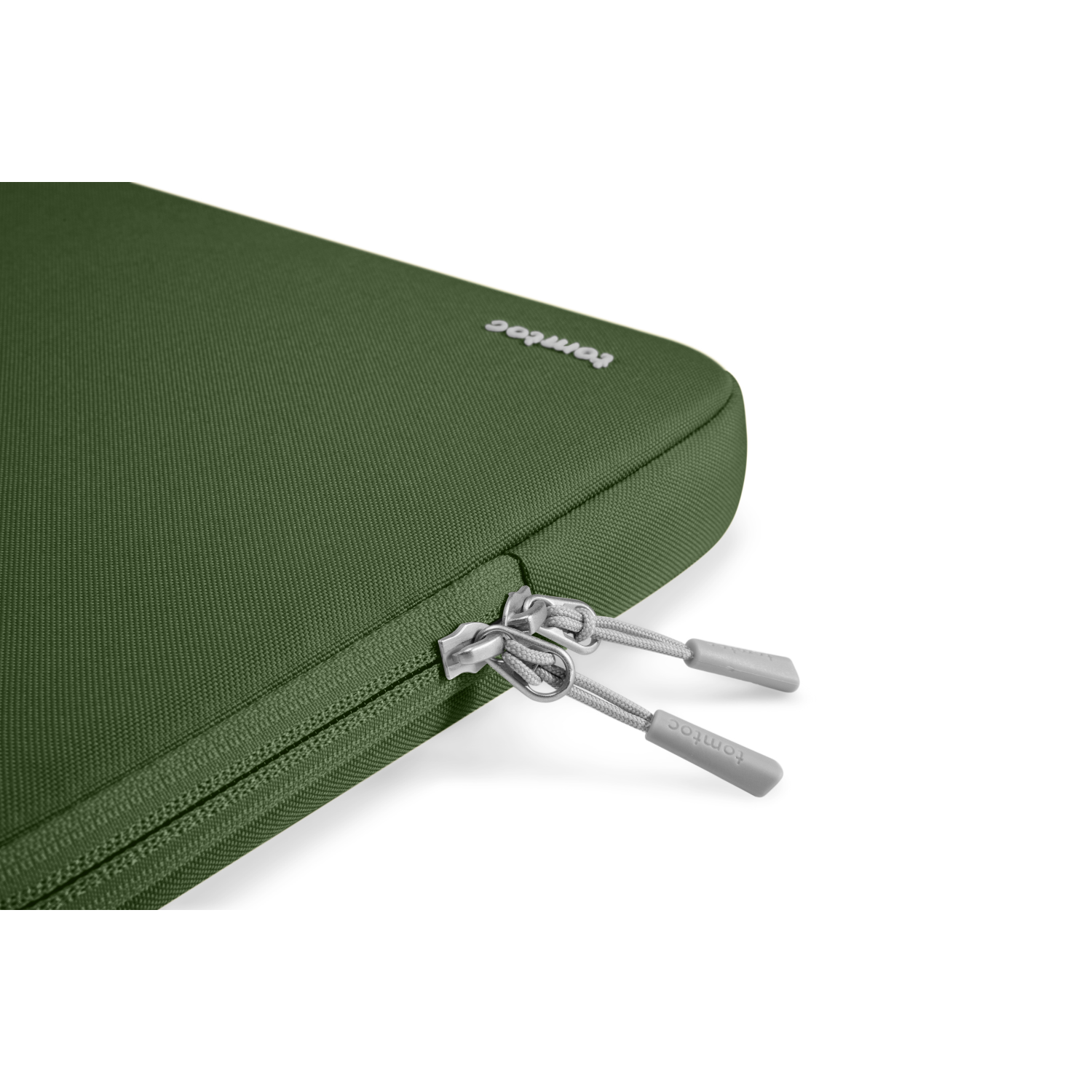 Zielony pokrowiec na laptopa z zamkiem błyskawicznym i logo Tomtoc.