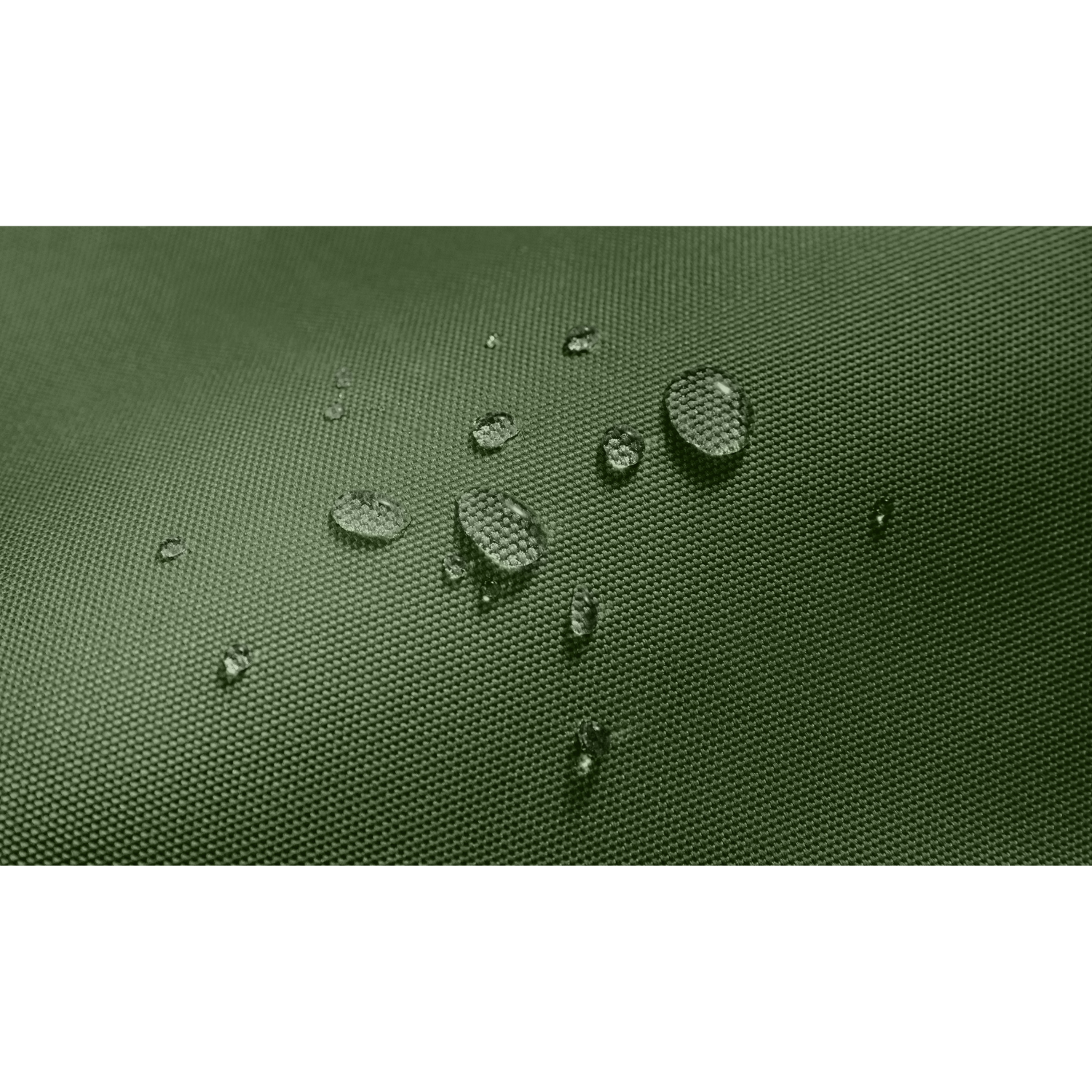 Zbliżenie kropli wody na ciemnozielonej, teksturowanej powierzchni, tworząc efekt mokrości.