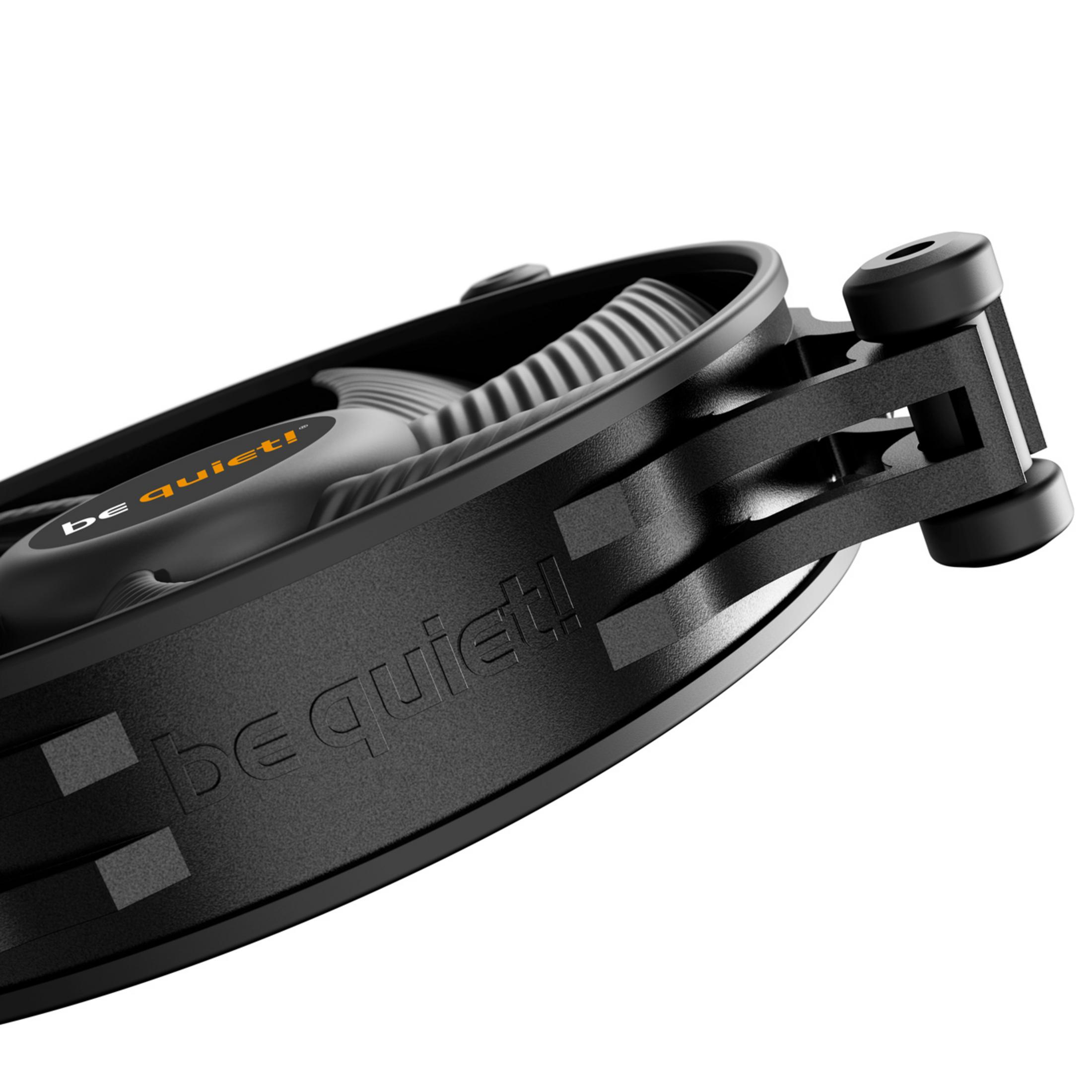 Zbliżenie czarnego wentylatora komputerowego.