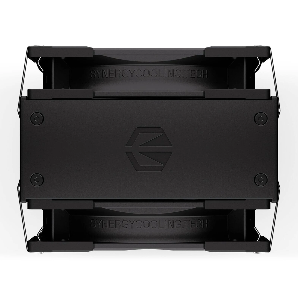 Czarny wentylator komputerowy z napisem 'SYNERGYCOOLING.TECH'.