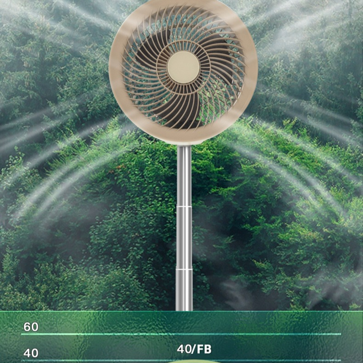 Ein beigefarbener und brauner Ventilator mit silberner Stange vor grünem Waldhintergrund.