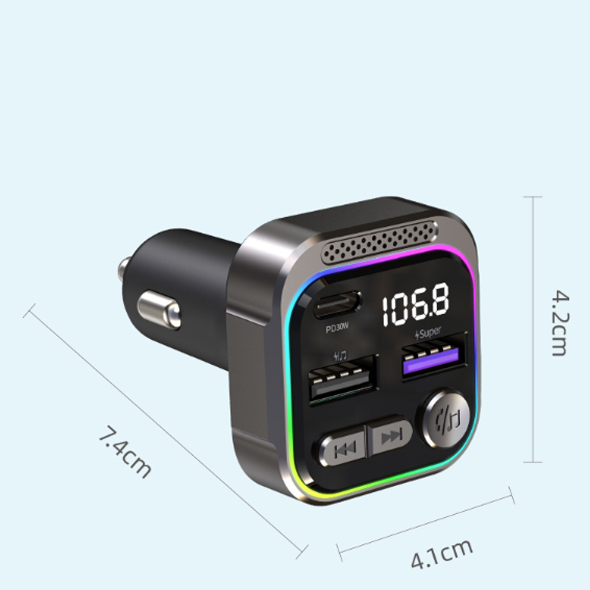 Ein schwarzes und silbernes Autoladegerät mit Digitalanzeige und USB-Anschlüssen.