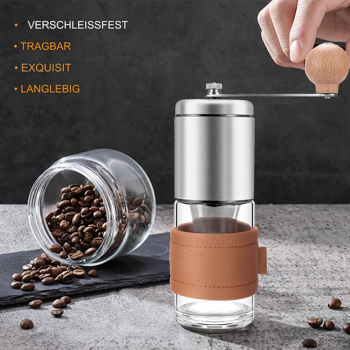 Manuelle Kaffeemühle mit Bohnen. Die Hand einer Person mahlt.
