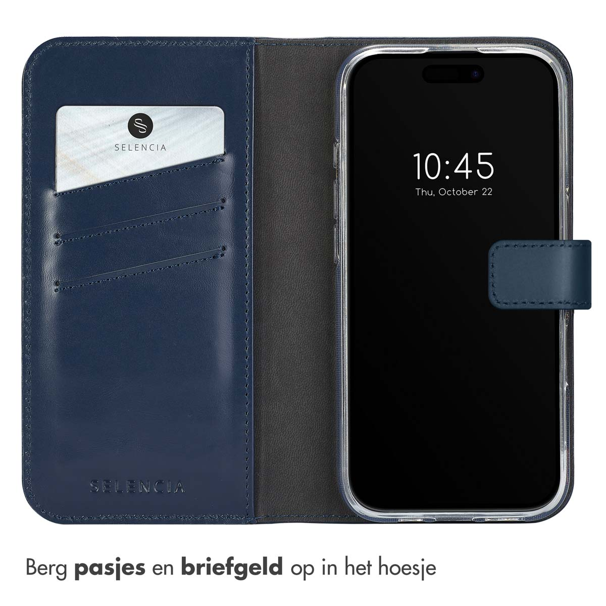 Blauwe telefoonhoes open, met kaart en telefoon. Telefoon toont tijd en datum. Donkerblauw leer.