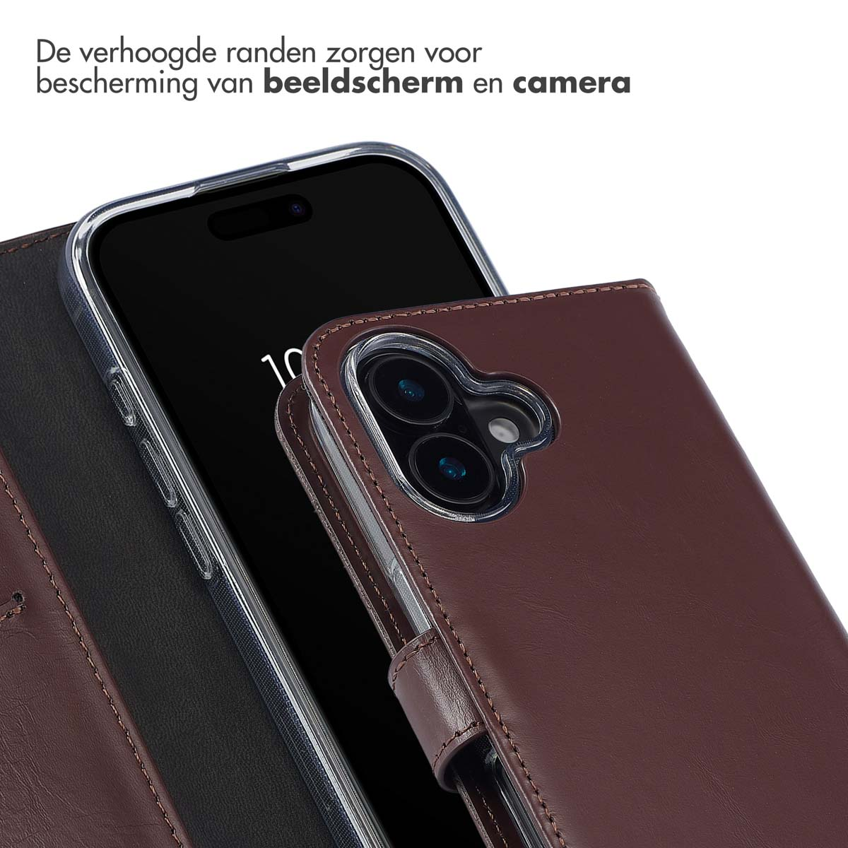 Een telefoon in een bruine leren hoes. De hoes heeft een magnetische sluiting en beschermt het scherm.