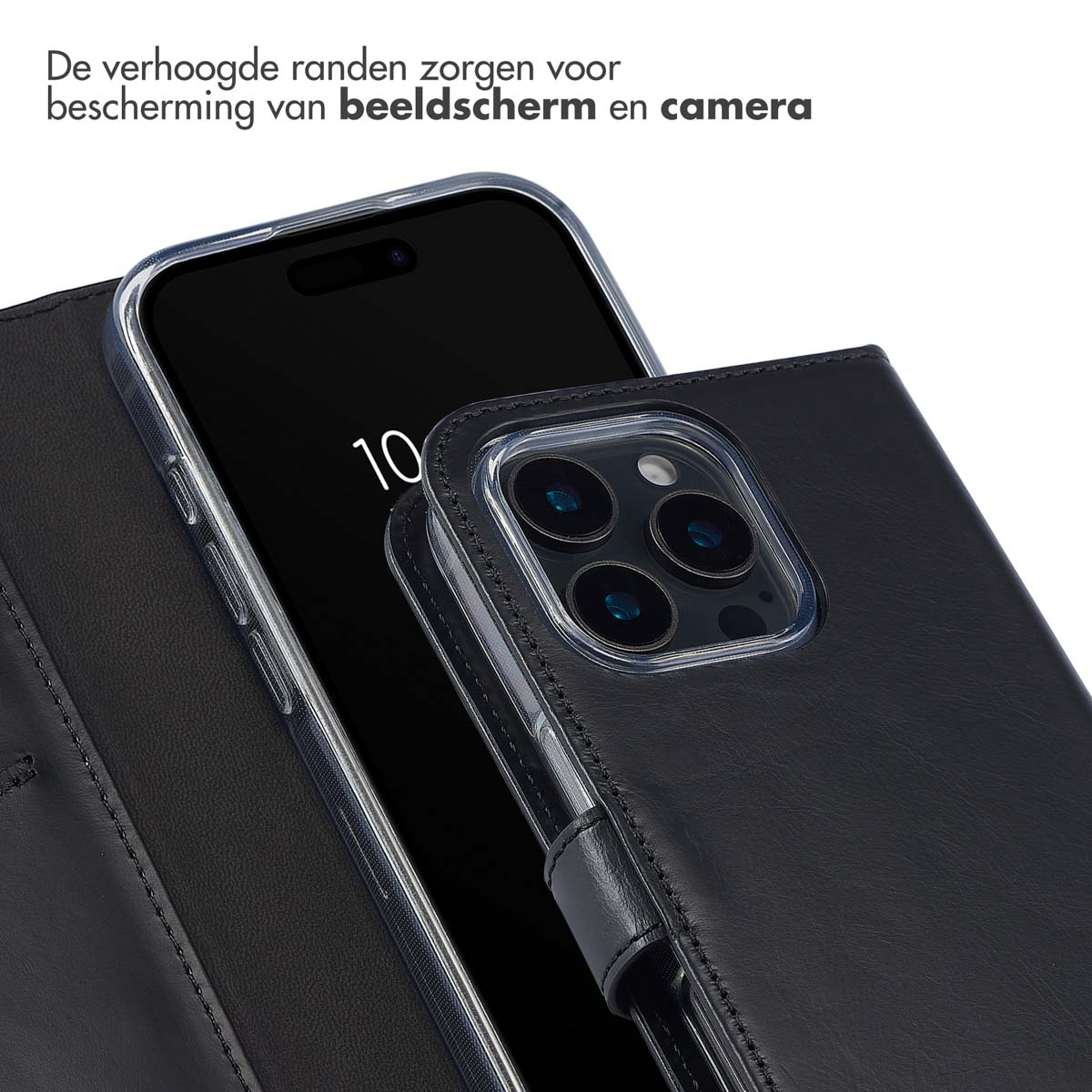 Primo piano di un telefono in una custodia nera, che mostra la fotocamera e lo schermo.