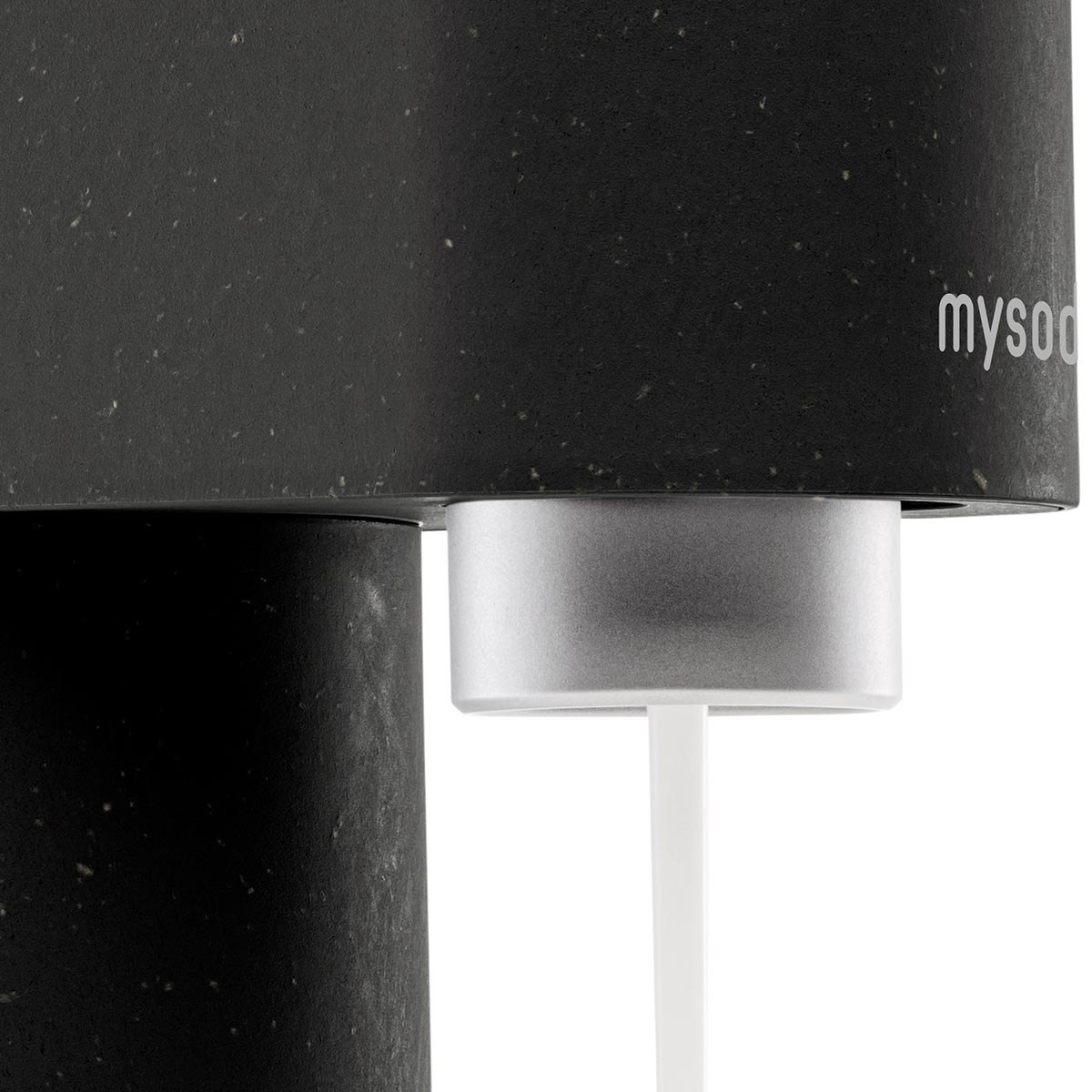 Primo piano del soda maker mysoda. Parte superiore, nero con dettagli bianchi e testo.
