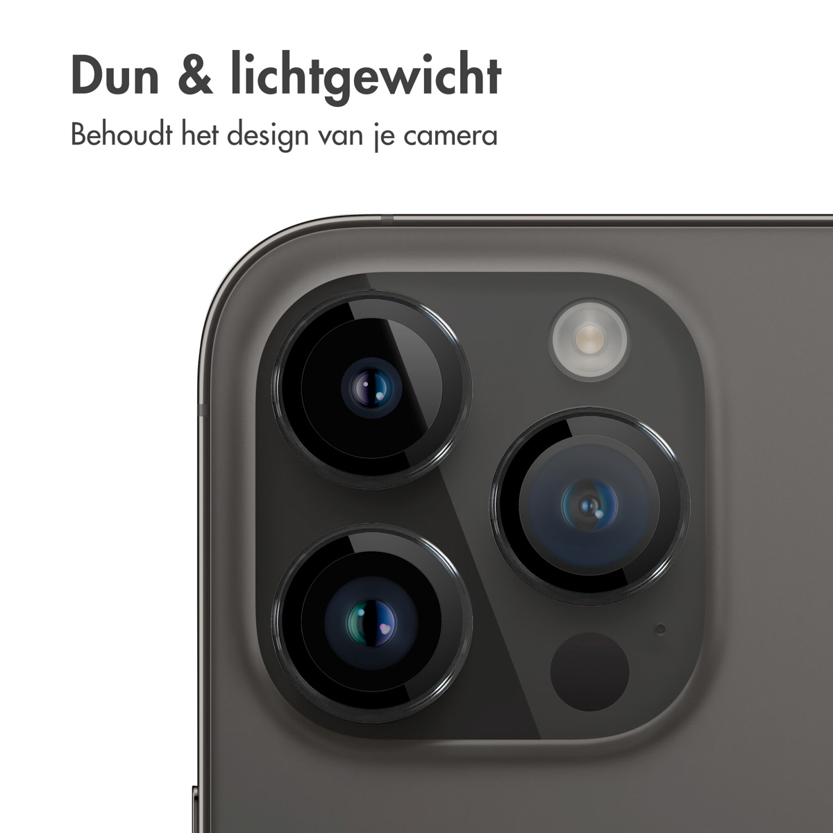 Gros plan sur les objectifs de l'appareil photo du téléphone. Le téléphone est noir avec un cadre gris foncé.