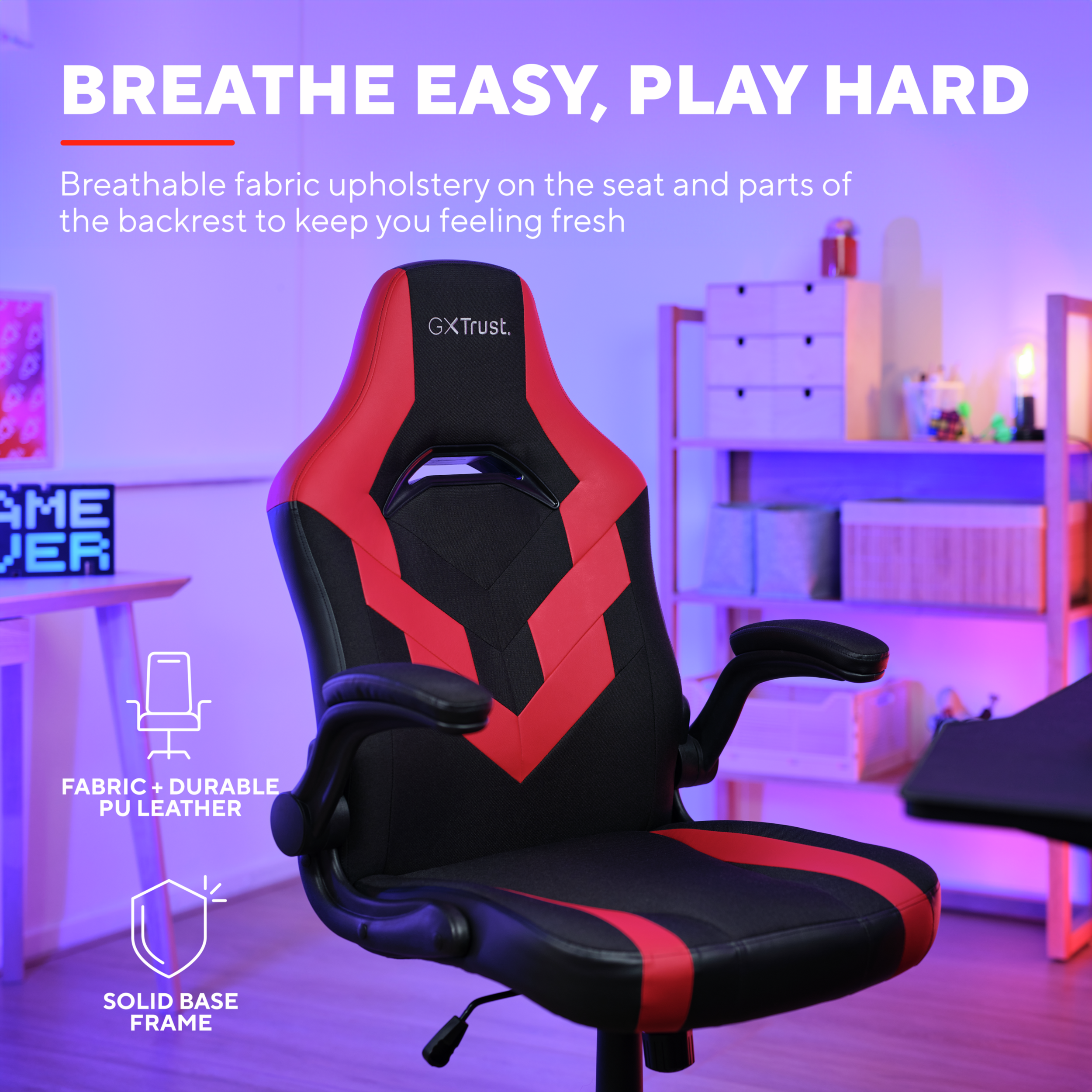 Rode en zwarte gaming stoel. Toont stof en solide basisframe.