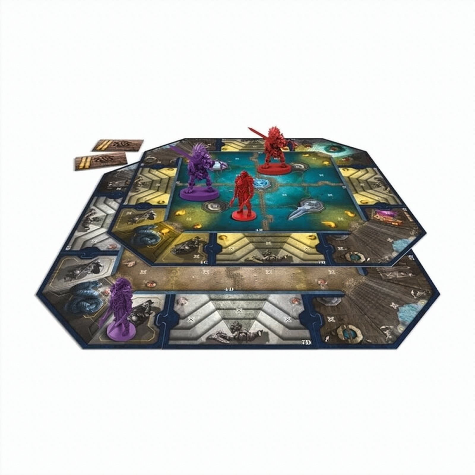 Brettspiel-Setup mit Figuren auf sechseckigen Kacheln. 4 Figuren in der Mitte. Einige Karten an der Seite.