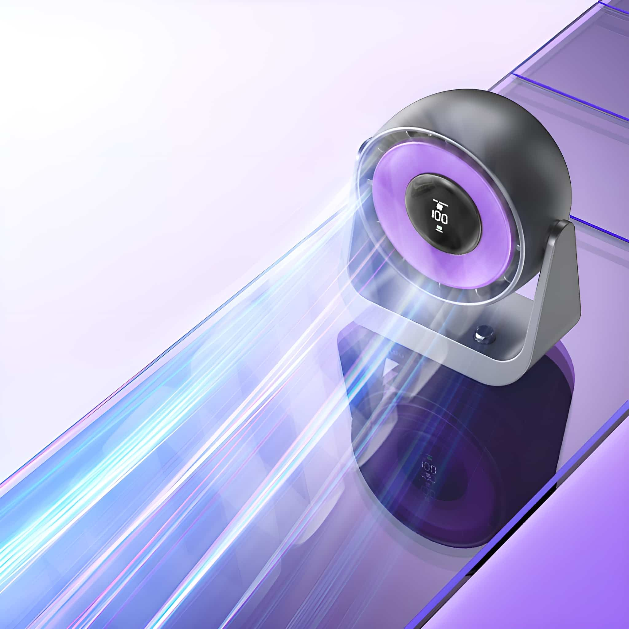 Schwarz-silberner Ventilator mit lila Lichteffekt auf reflektierender Oberfläche.