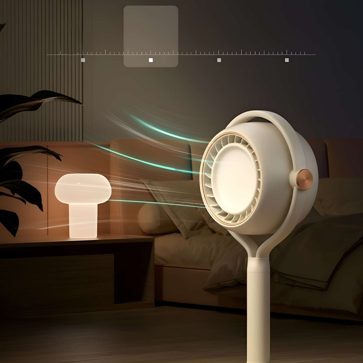 Weißer und goldener Ventilator mit Griff, der Luft ausstößt, und eine Lampe auf einem Tisch in einem Raum.
