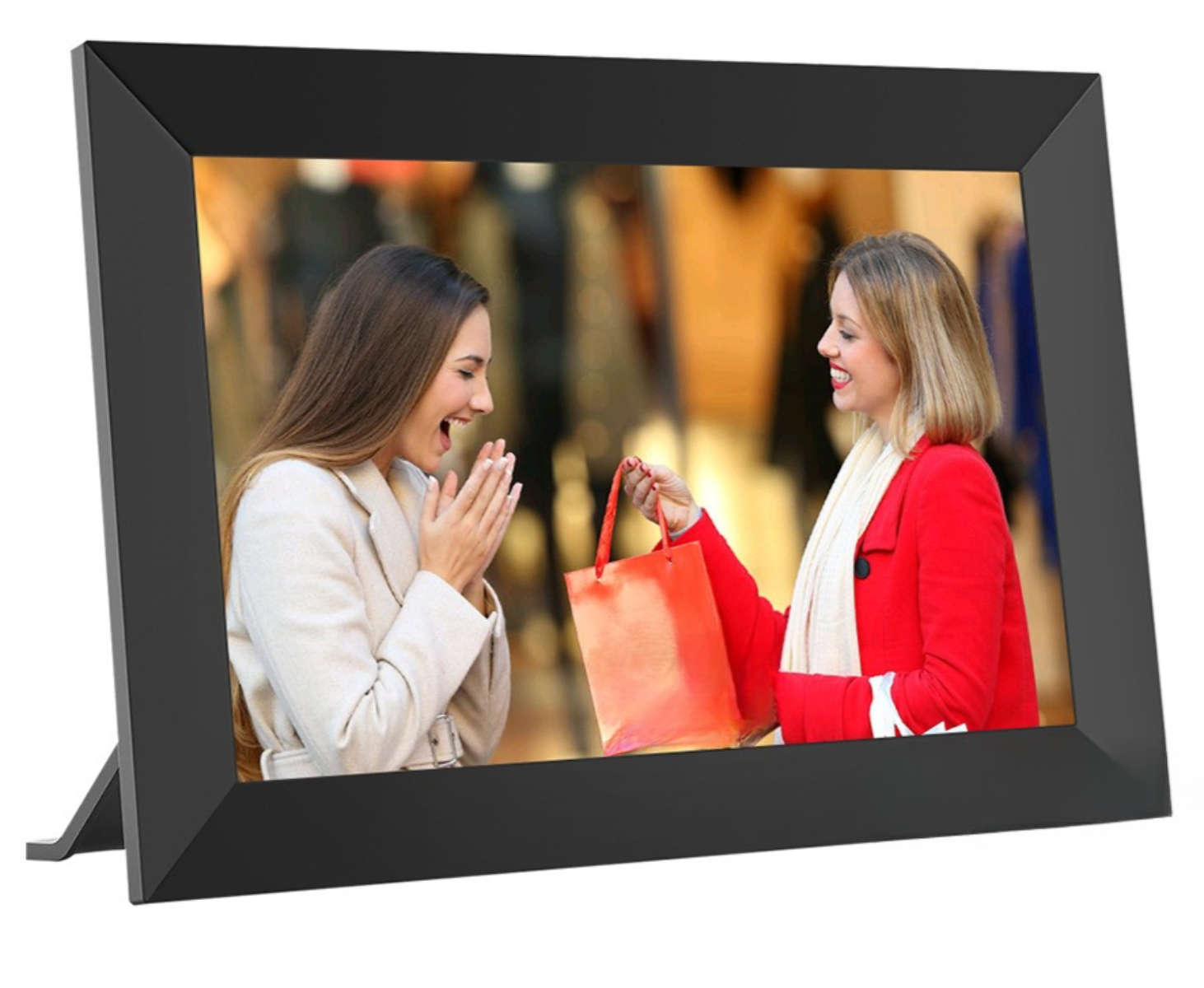 Ein schwarzer digitaler Bilderrahmen zeigt ein Foto von zwei Frauen, eine gibt der anderen ein Geschenk.