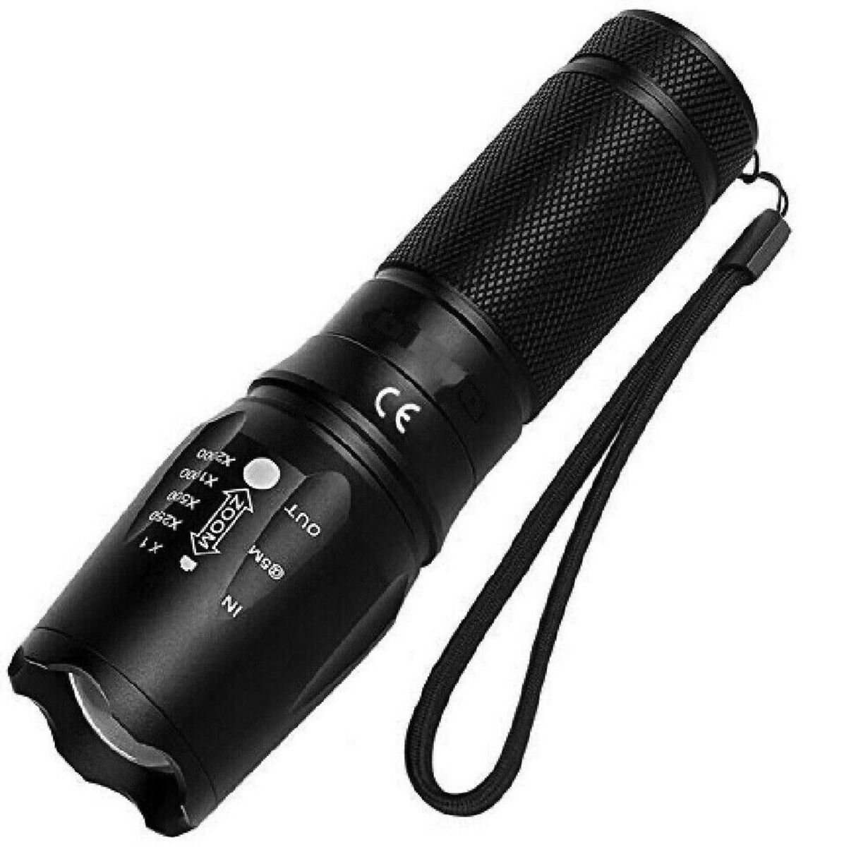 Schwarze Taschenlampe mit Zoom-Funktion, Handschlaufe und verschiedenen Einstellungen am Gehäuse.