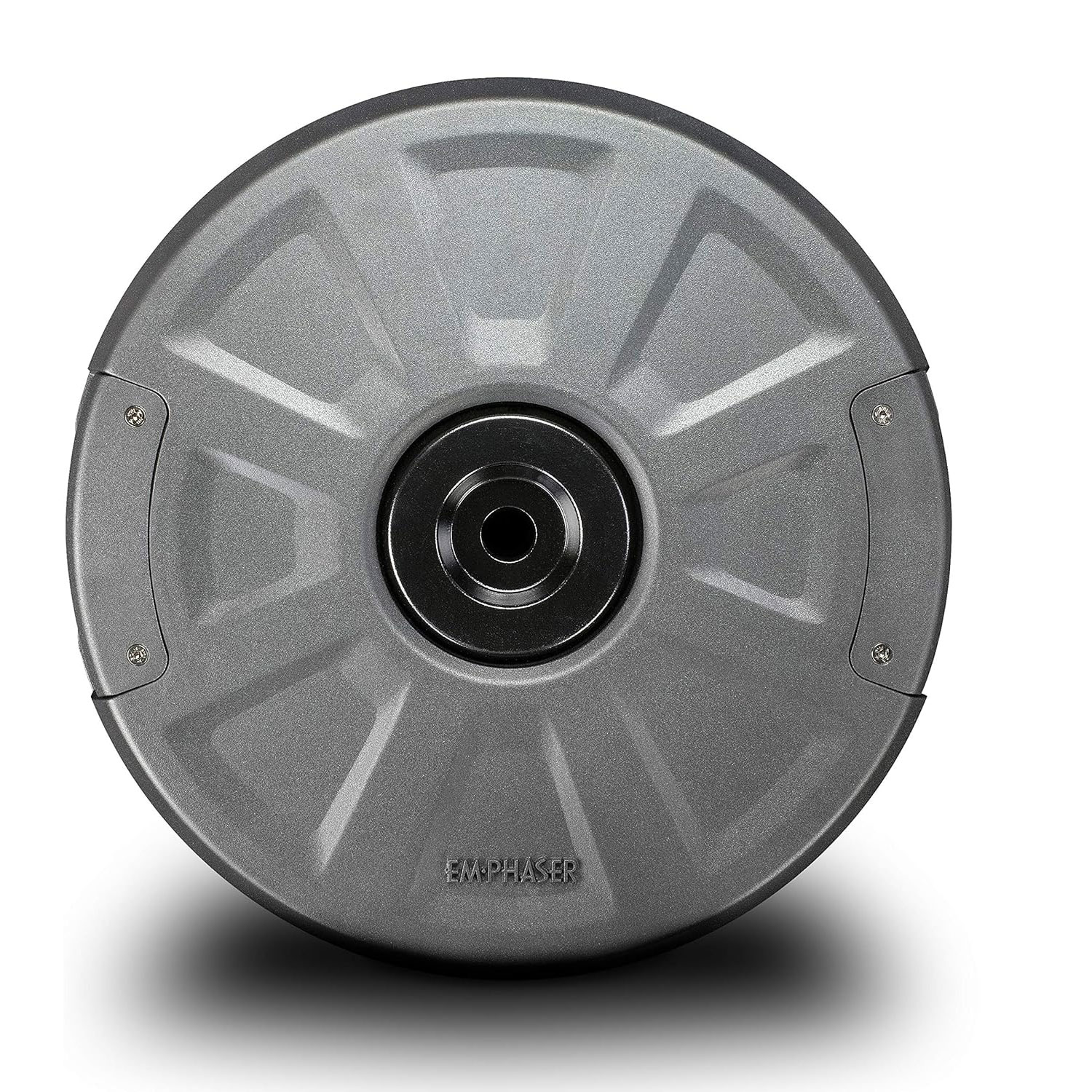 Ein grauer Subwoofer. Er hat ein zentrales schwarzes Loch und ein EM-PHASER-Etikett.