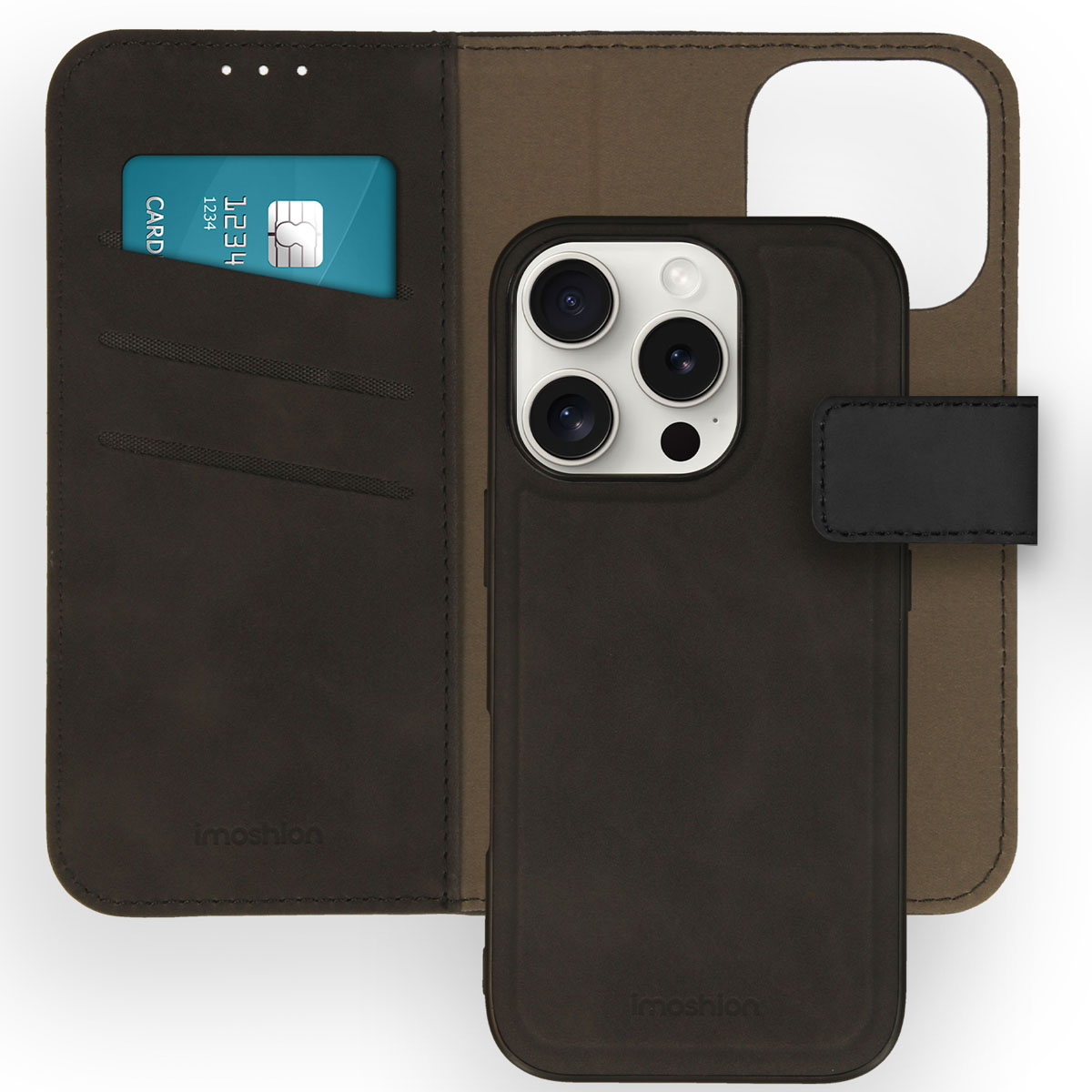 Étui de téléphone marron foncé avec fentes pour cartes, téléphone à l'intérieur et sangle noire.