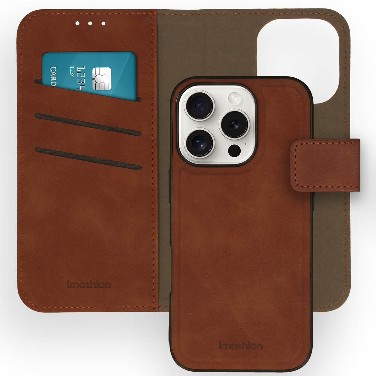 Étui de téléphone en cuir marron avec fente pour carte et téléphone à l'intérieur. Ouvert.