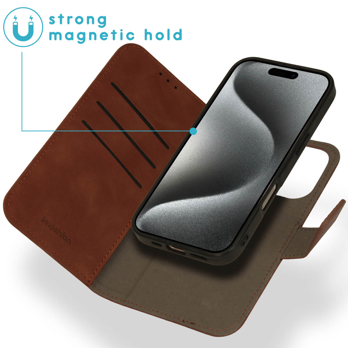 Un téléphone dans un étui en cuir marron. Une icône de maintien magnétique est visible, avec le texte : « forte adhérence magnétique »