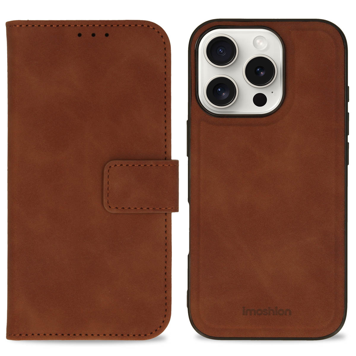 Étui de téléphone en cuir marron. Il a un rabat et un support de téléphone attaché.