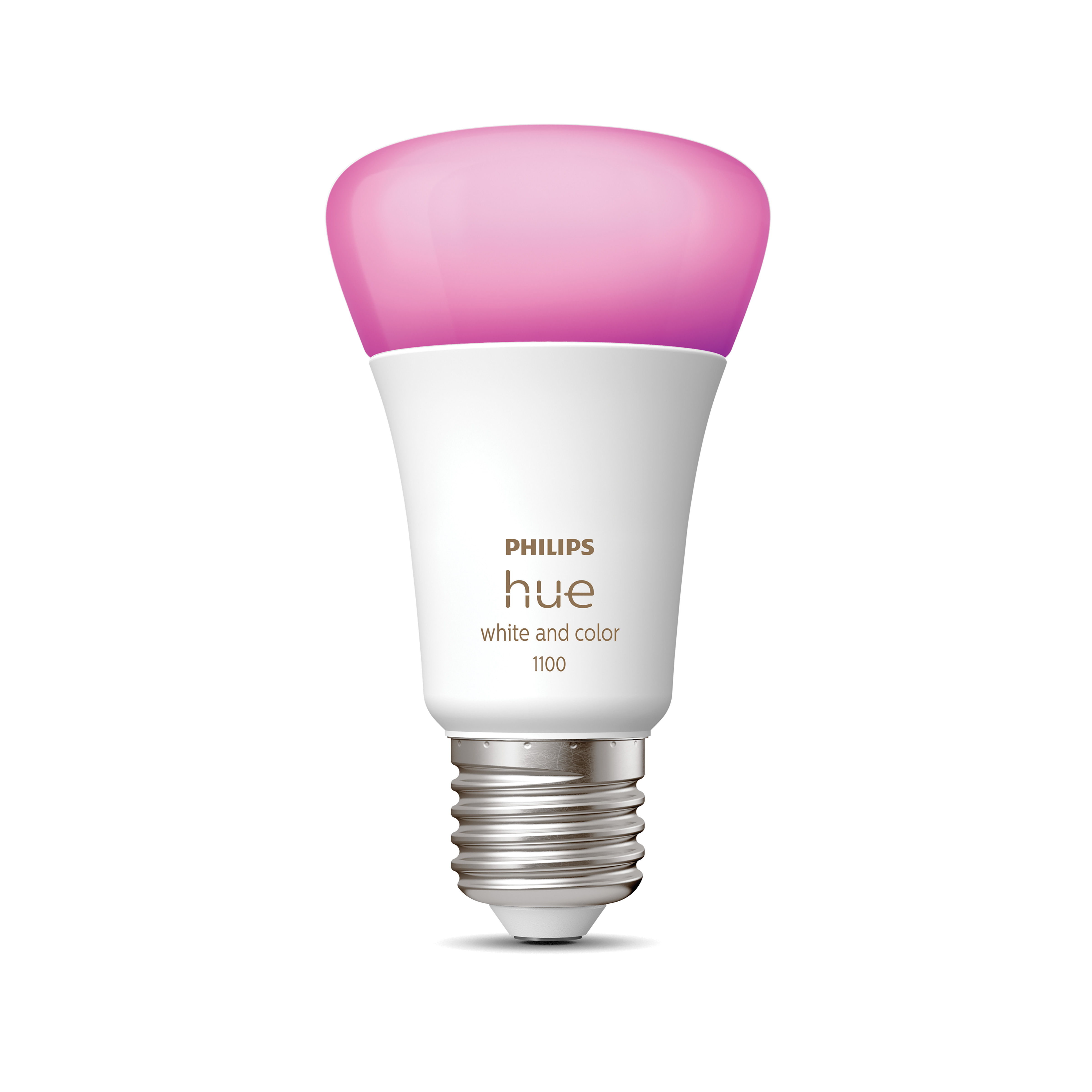 Weiße Philips Hue Smart-Glühbirne mit rosa Oberteil, weißem Sockel und silbernen Gewinden.