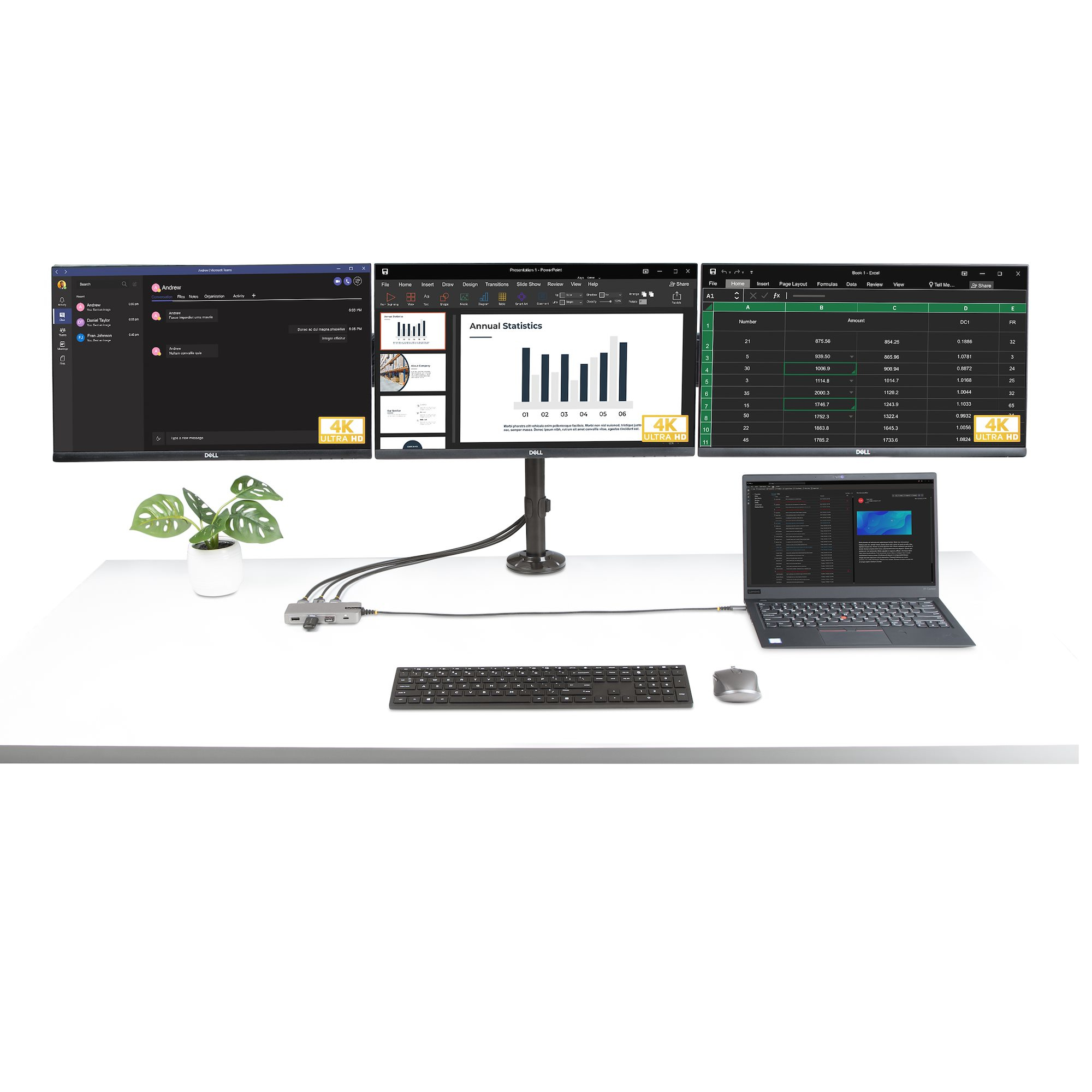 Ein Schreibtisch-Setup mit drei Monitoren, einem Laptop, Tastatur, Maus und einer Pflanze. Die Monitore zeigen verschiedene Oberflächen.