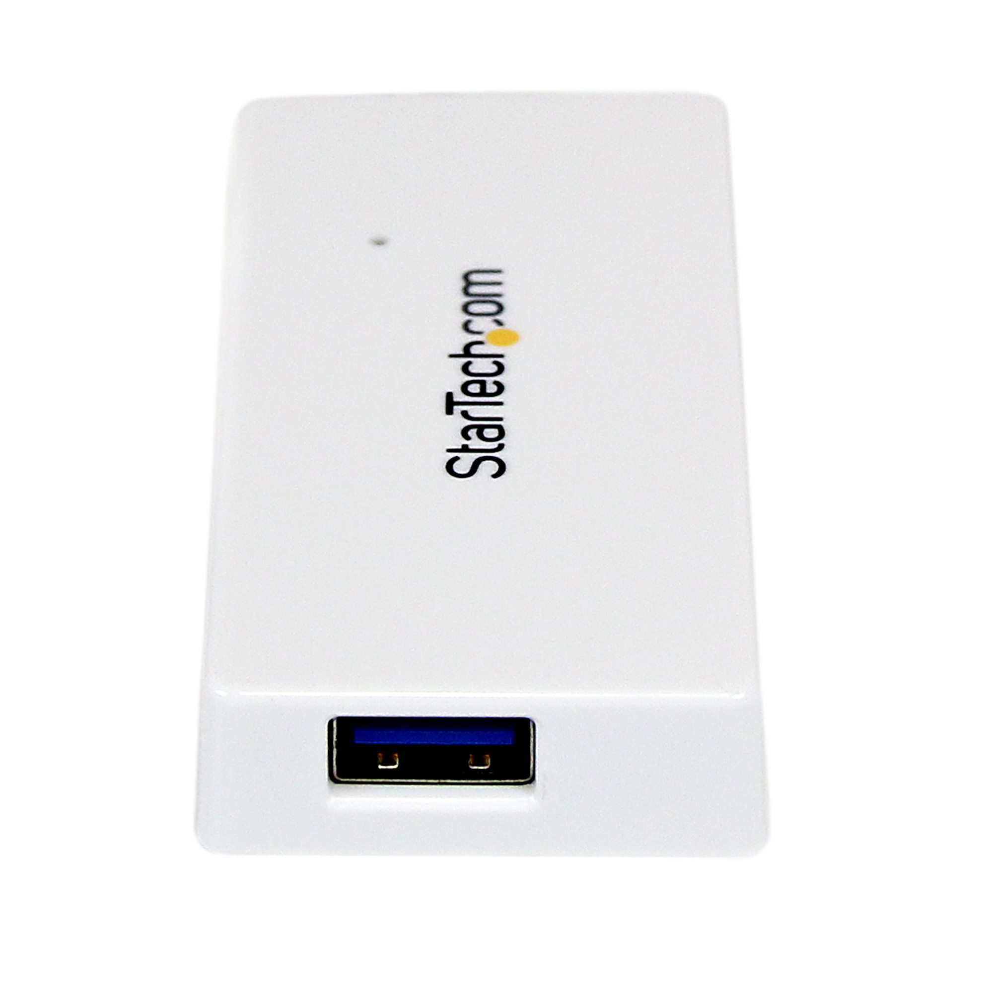 Un adaptador USB blanco con puerto USB, logo StarTech.com y fondo blanco.