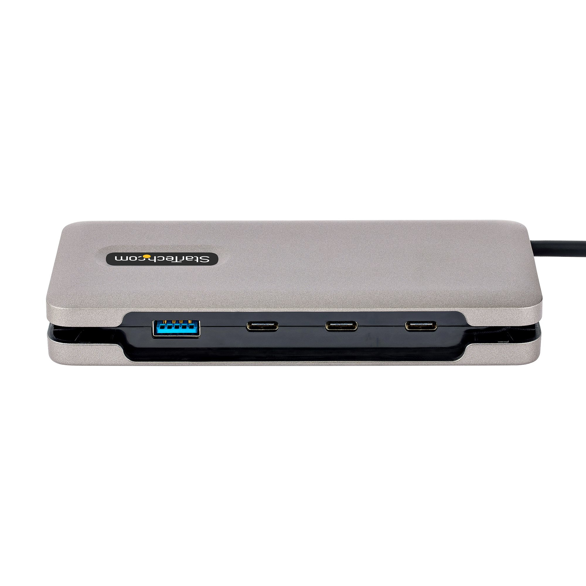 Un concentrador USB-C plateado con múltiples puertos. El logotipo de StarTech.com es visible.