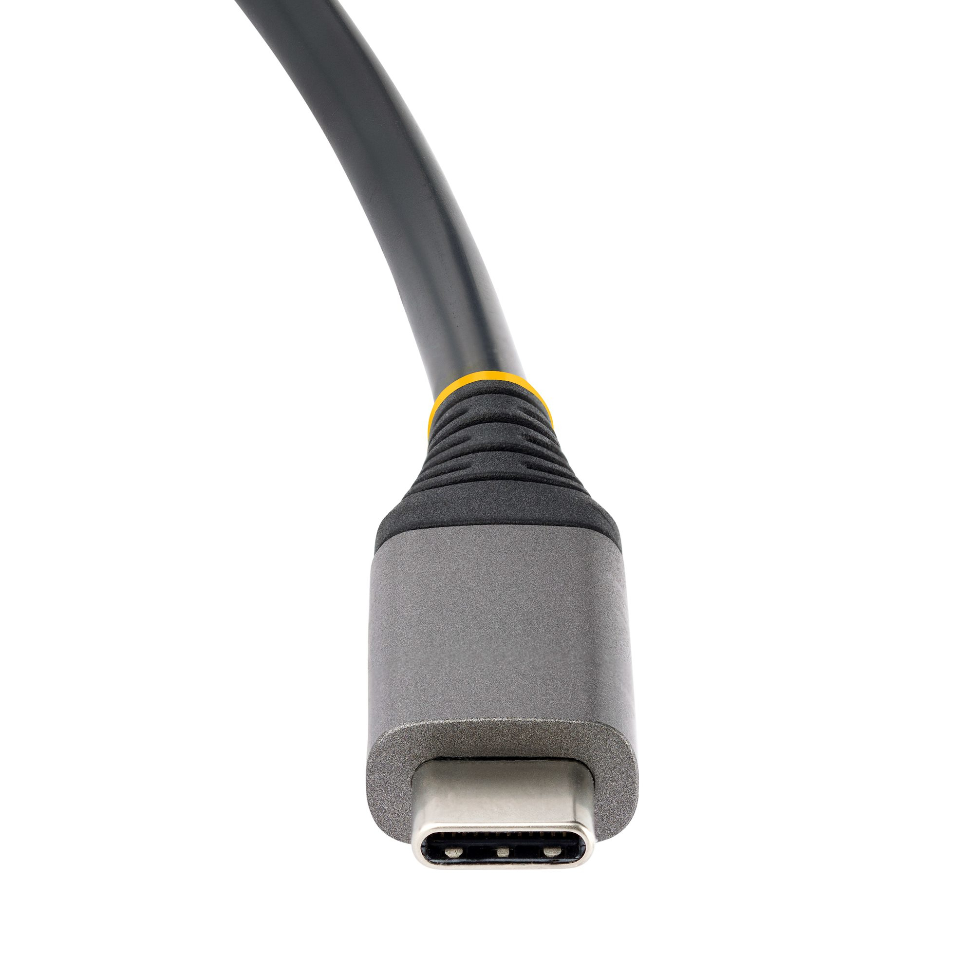 Primer plano del conector de un cable USB-C, que muestra un diseño negro y gris sobre un fondo blanco.