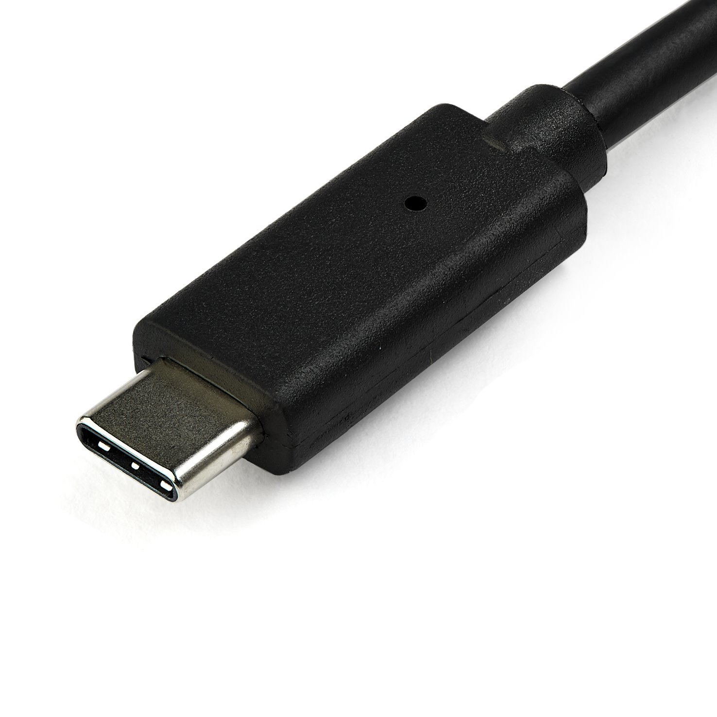 Schwarzes USB-C-Anschlusskabel Nahaufnahme, weißer Hintergrund.