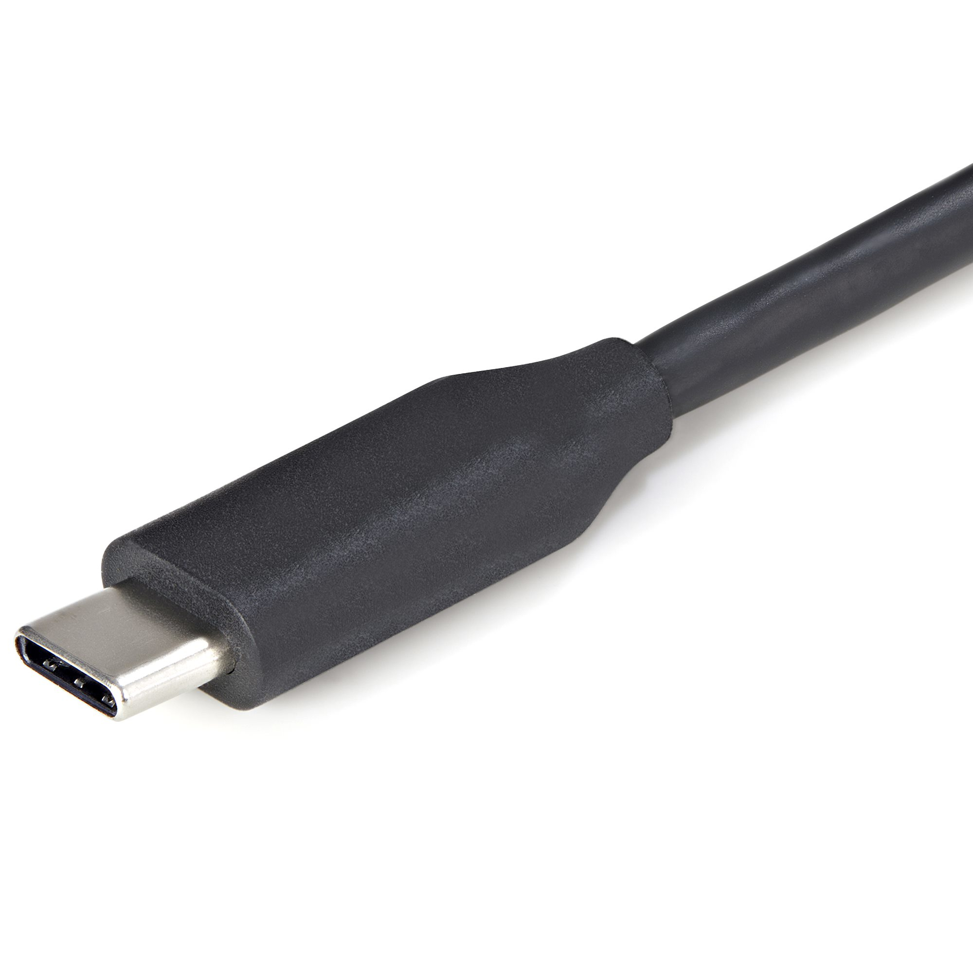 Primer plano de un cable USB-C negro con conector USB-C sobre fondo blanco.