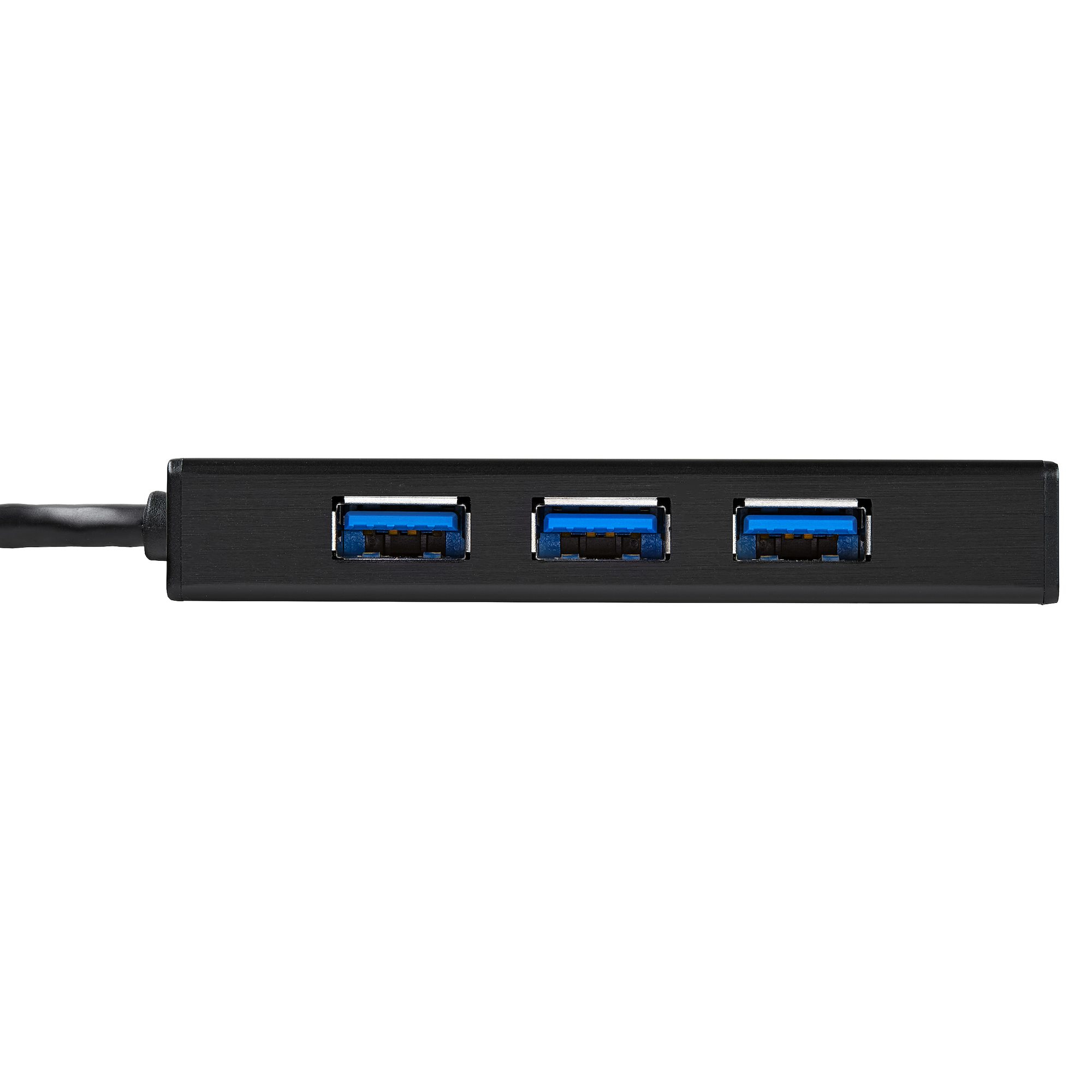 Un hub USB nero con tre porte USB, visto frontalmente.