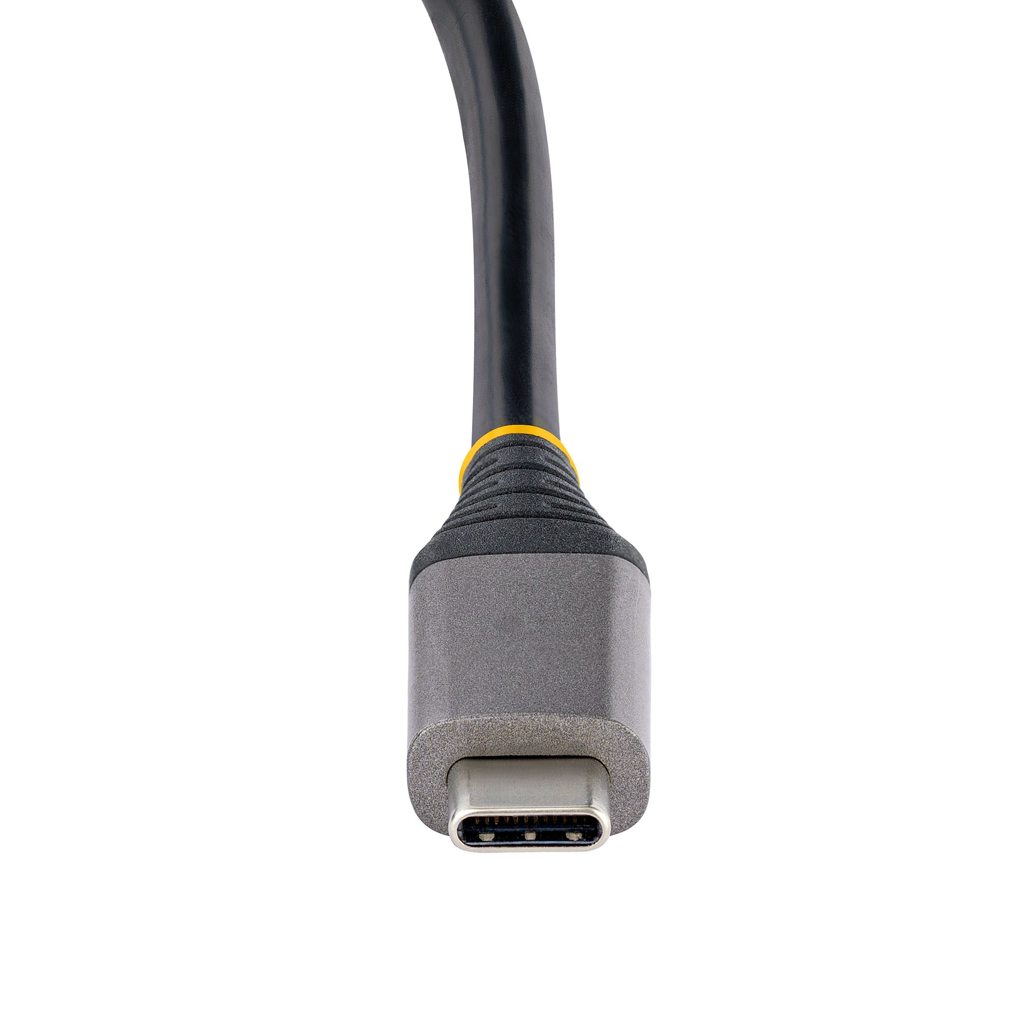 Nahaufnahme eines grauen USB-C-Anschlusses mit gelbem Kabelring.