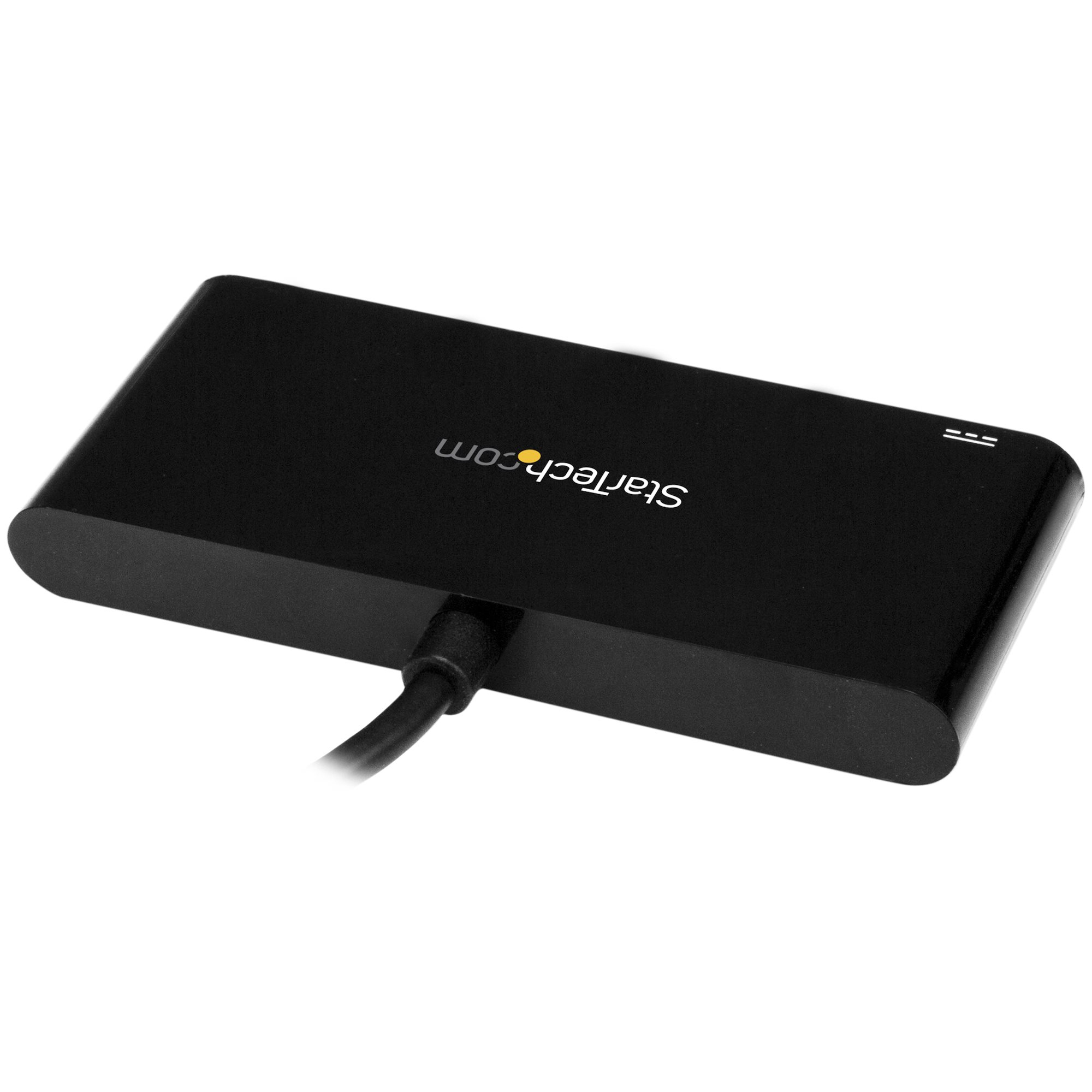Un hub USB-C nero con il logo StarTech.com. Un cavo è collegato ad esso.