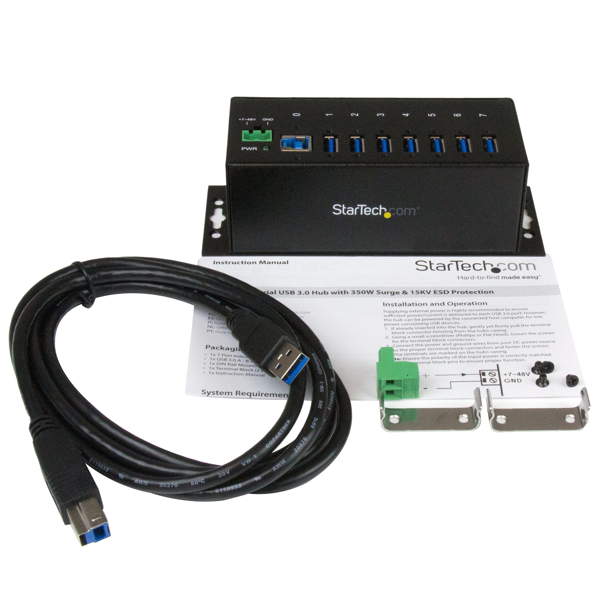 Een zwarte USB 3.0-hub met diverse poorten, kabels en accessoires. Inclusief een handleiding en voedingsadapter.