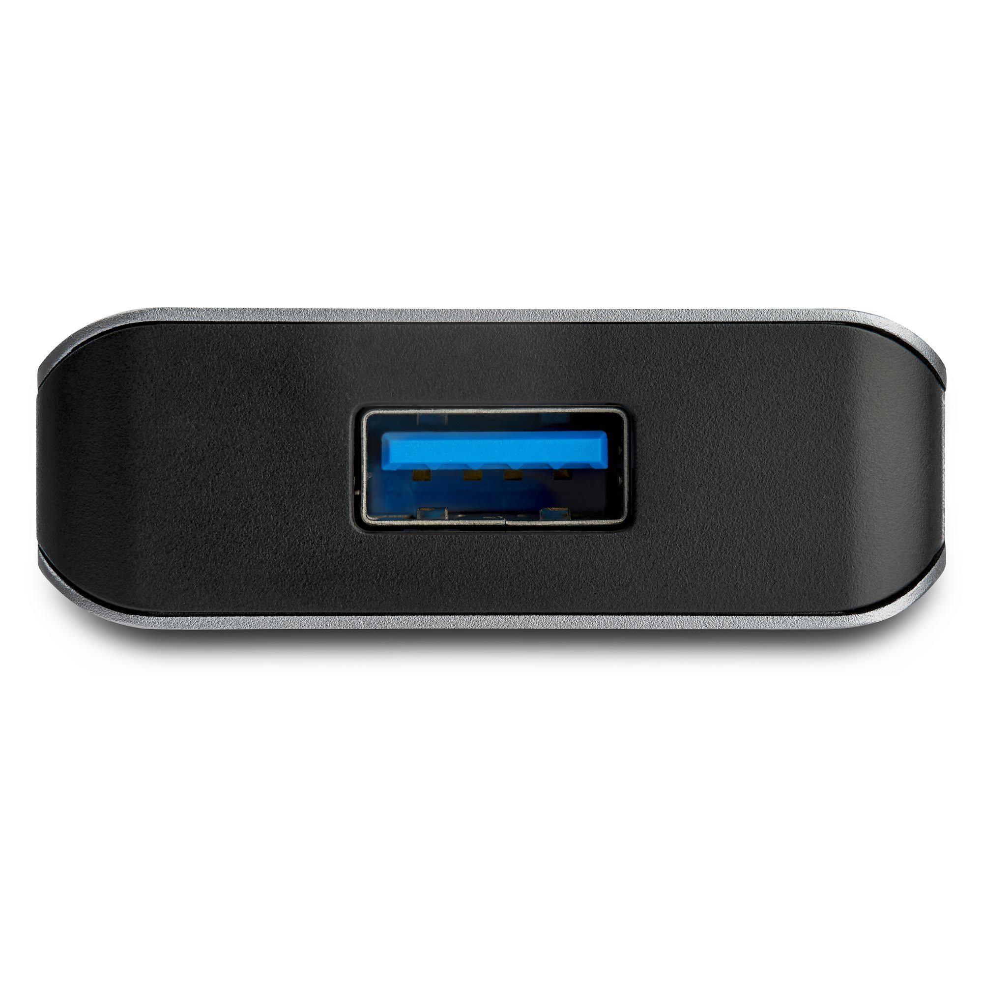 Hub USB negro, primer plano de un puerto USB. El puerto es azul por dentro.