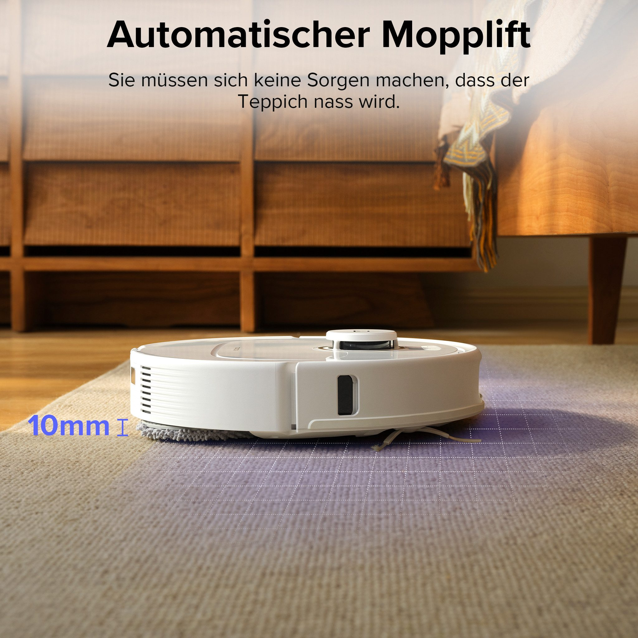 Un aspirateur robot blanc sur un tapis. Le texte dit, Levage automatique de la serpillère. 10mm est indiqué.