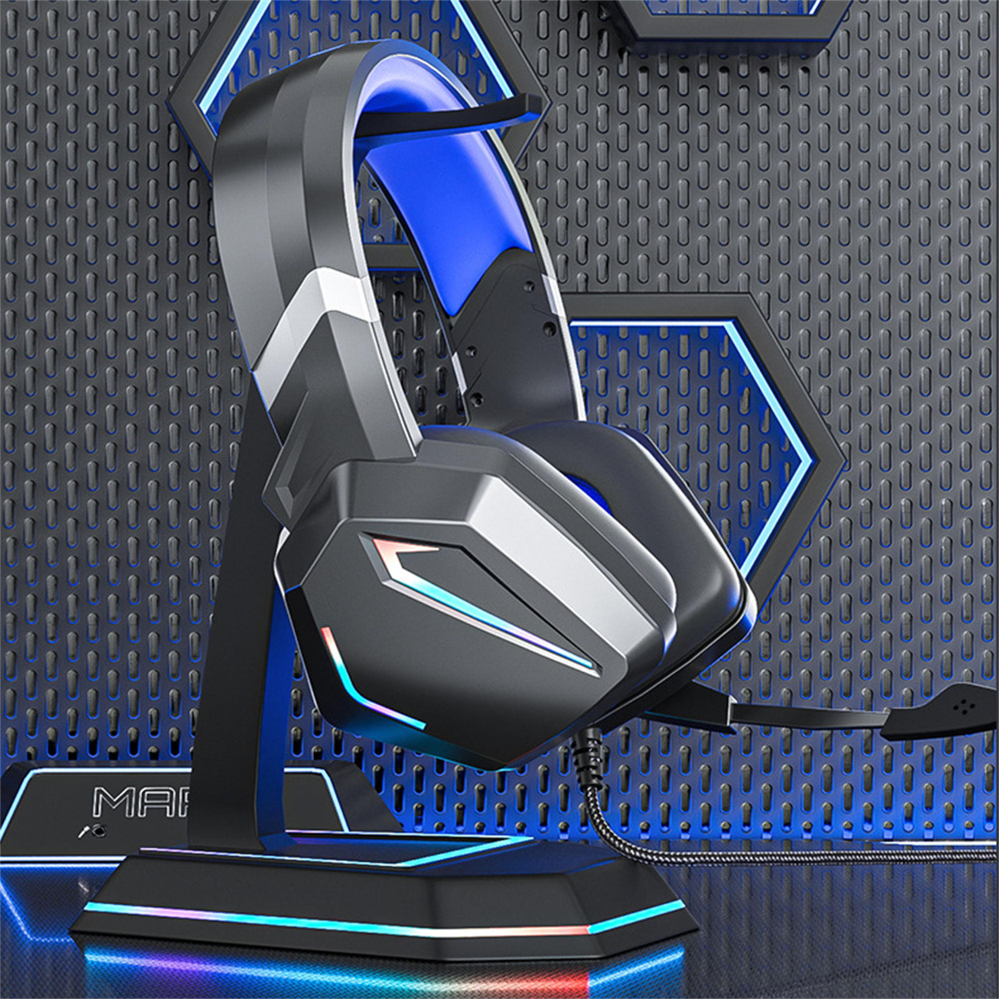 Gaming-Headset auf einem Ständer. Schwarz mit blauen und roten LEDs und grauem strukturierten Hintergrund.