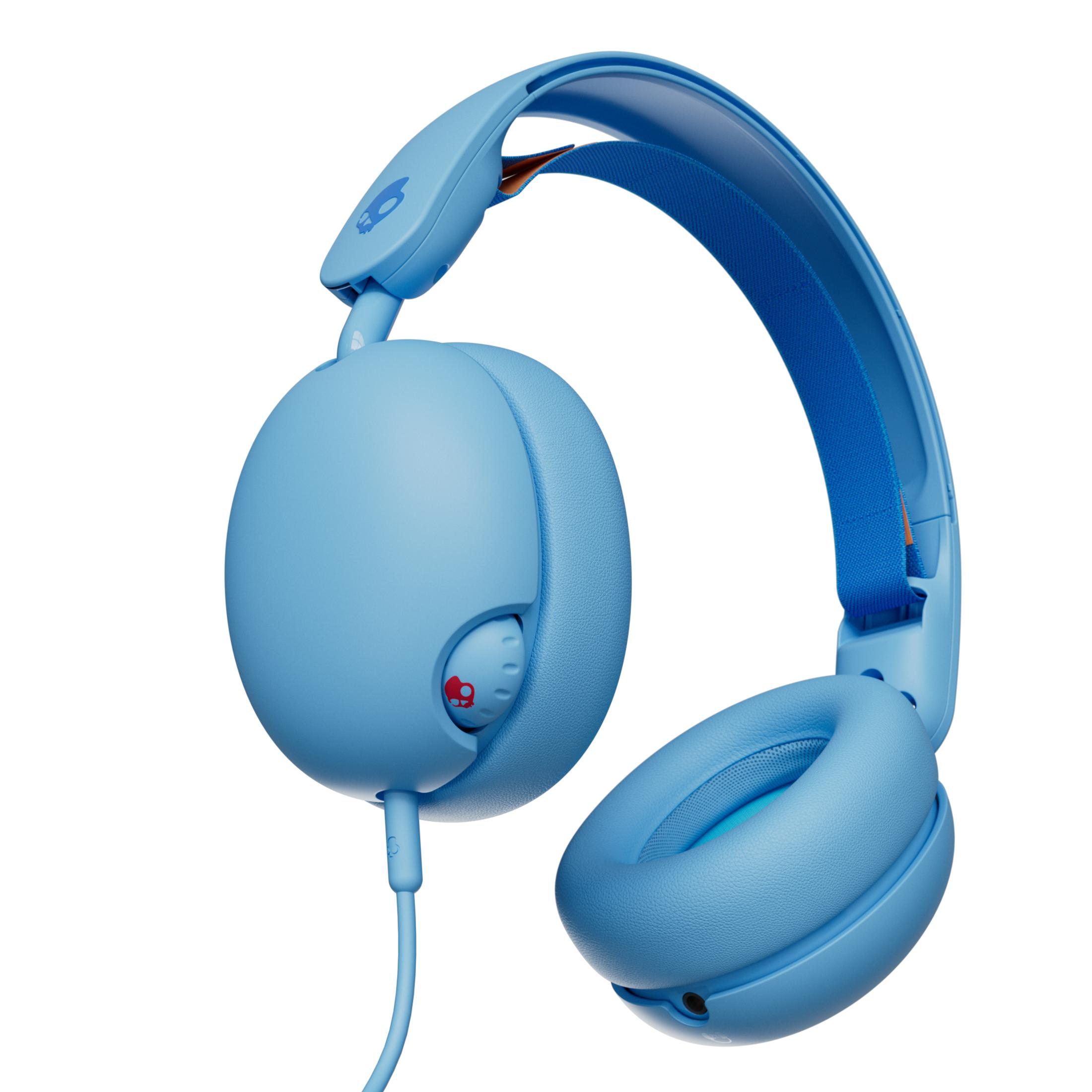 Auriculares azul claro con diadema azul, sobre un fondo blanco.