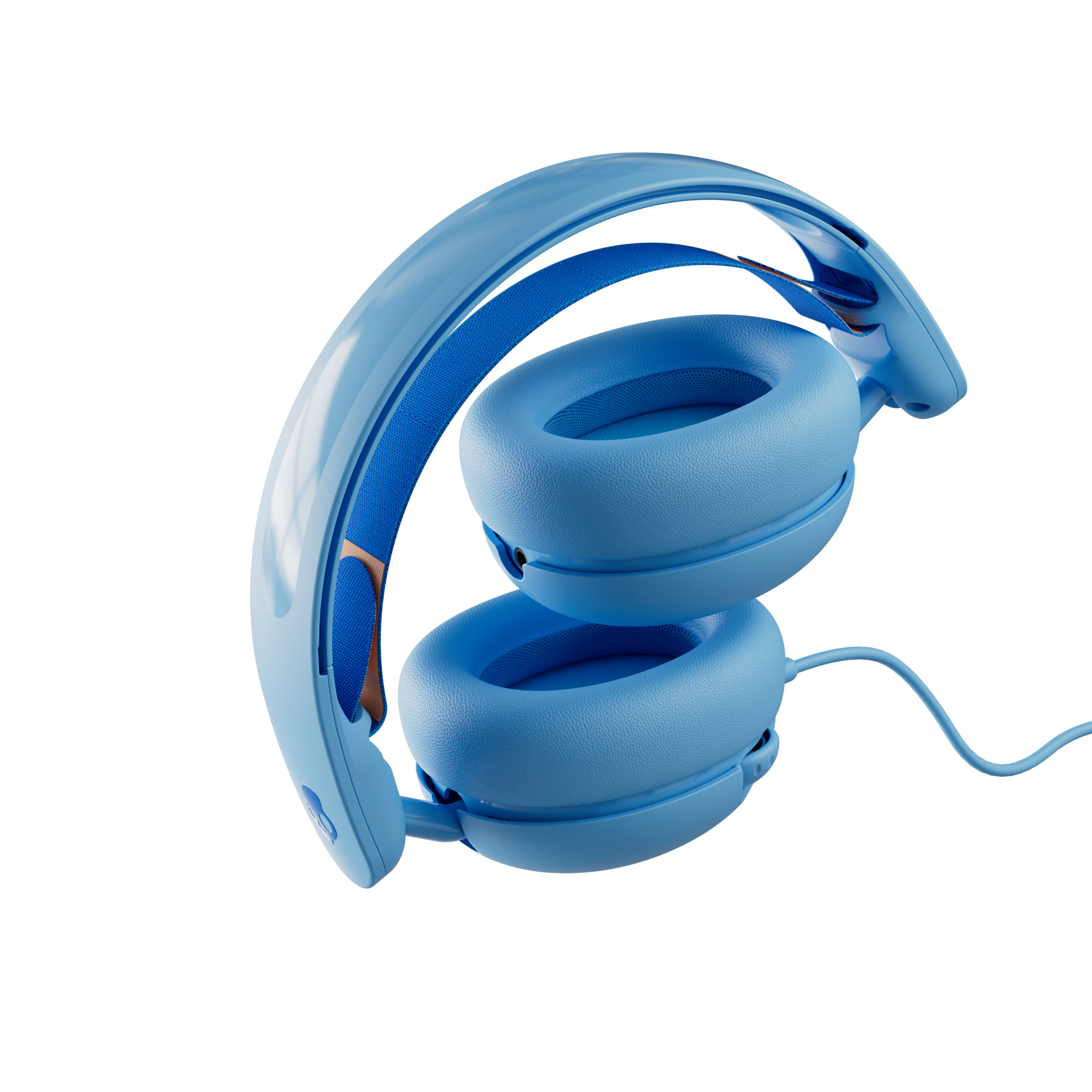 Auriculares azules con auriculares y diadema. Los auriculares están plegados. Fondo blanco.