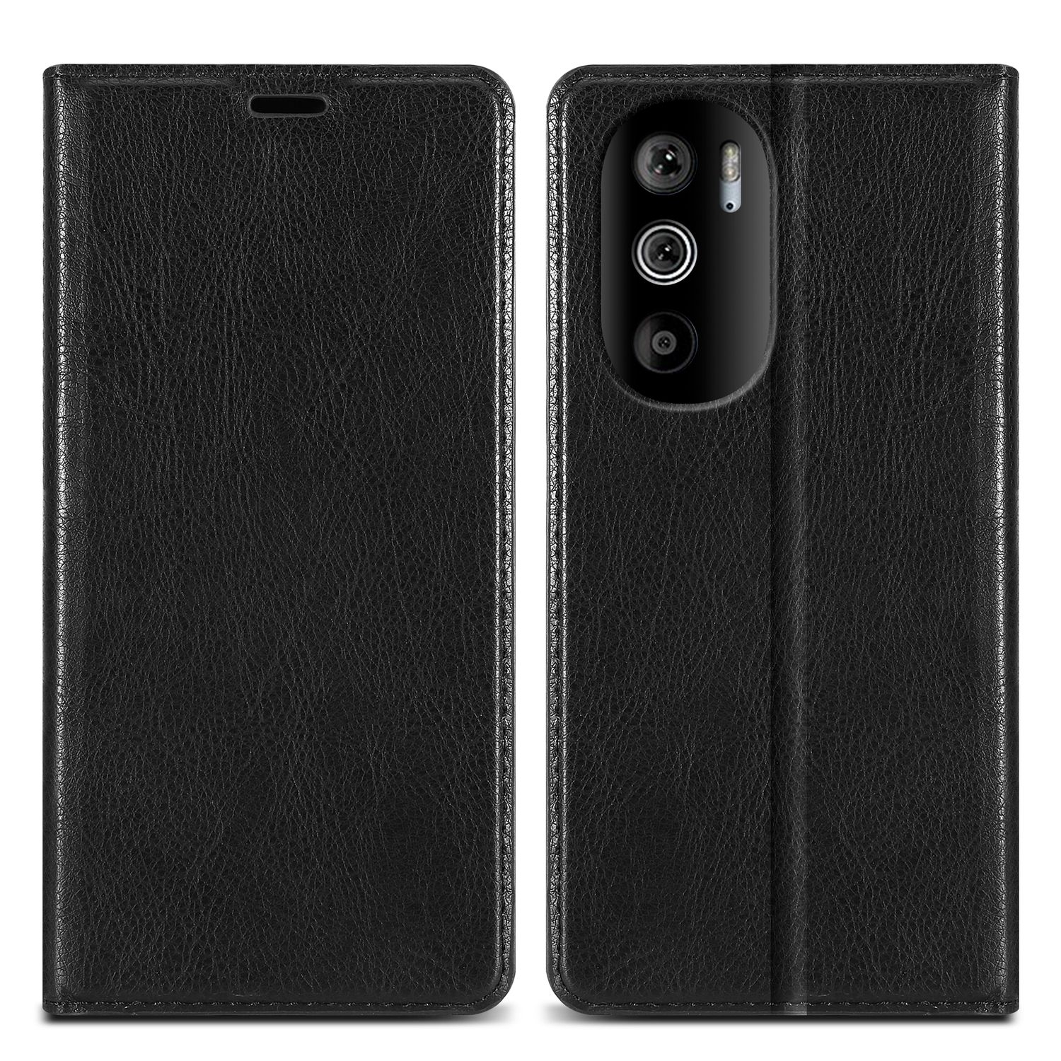 Una custodia per telefono in pelle nera chiusa. La custodia ha una superficie strutturata e un ritaglio per la fotocamera.