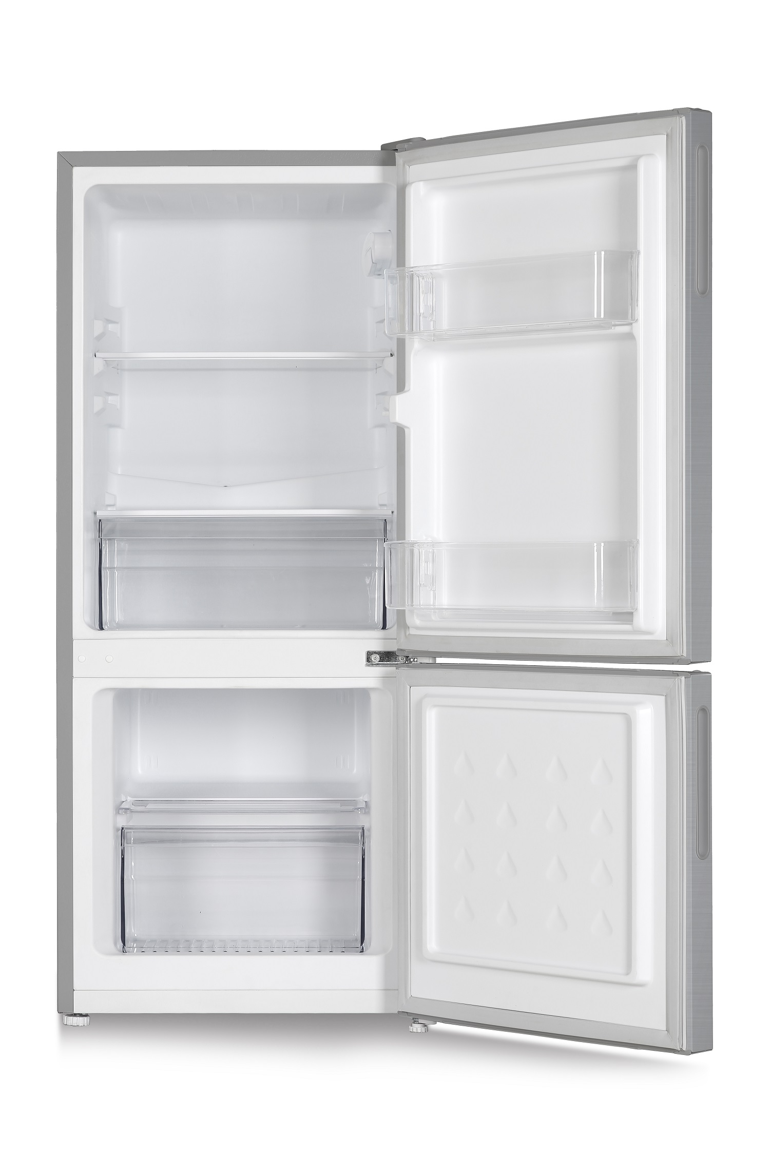 Offener Kühlschrank mit leeren Regalen, weißem Innenraum, grauem Äußeren. Weißer Hintergrund.