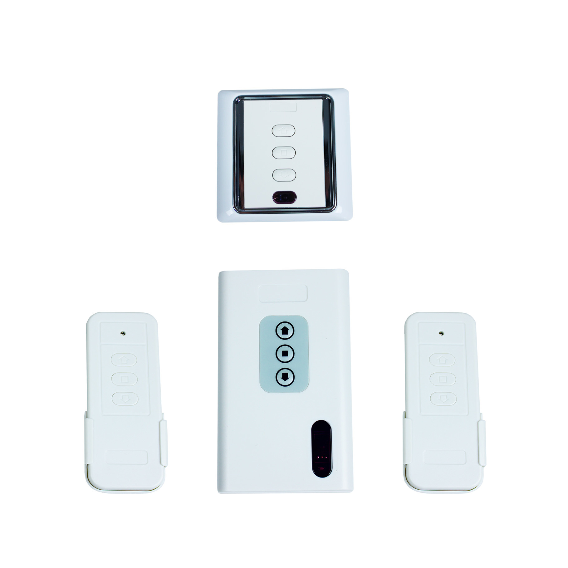 Interruptor de pared blanco, mando a distancia y receptor sobre fondo blanco. Varios botones y pantalla.